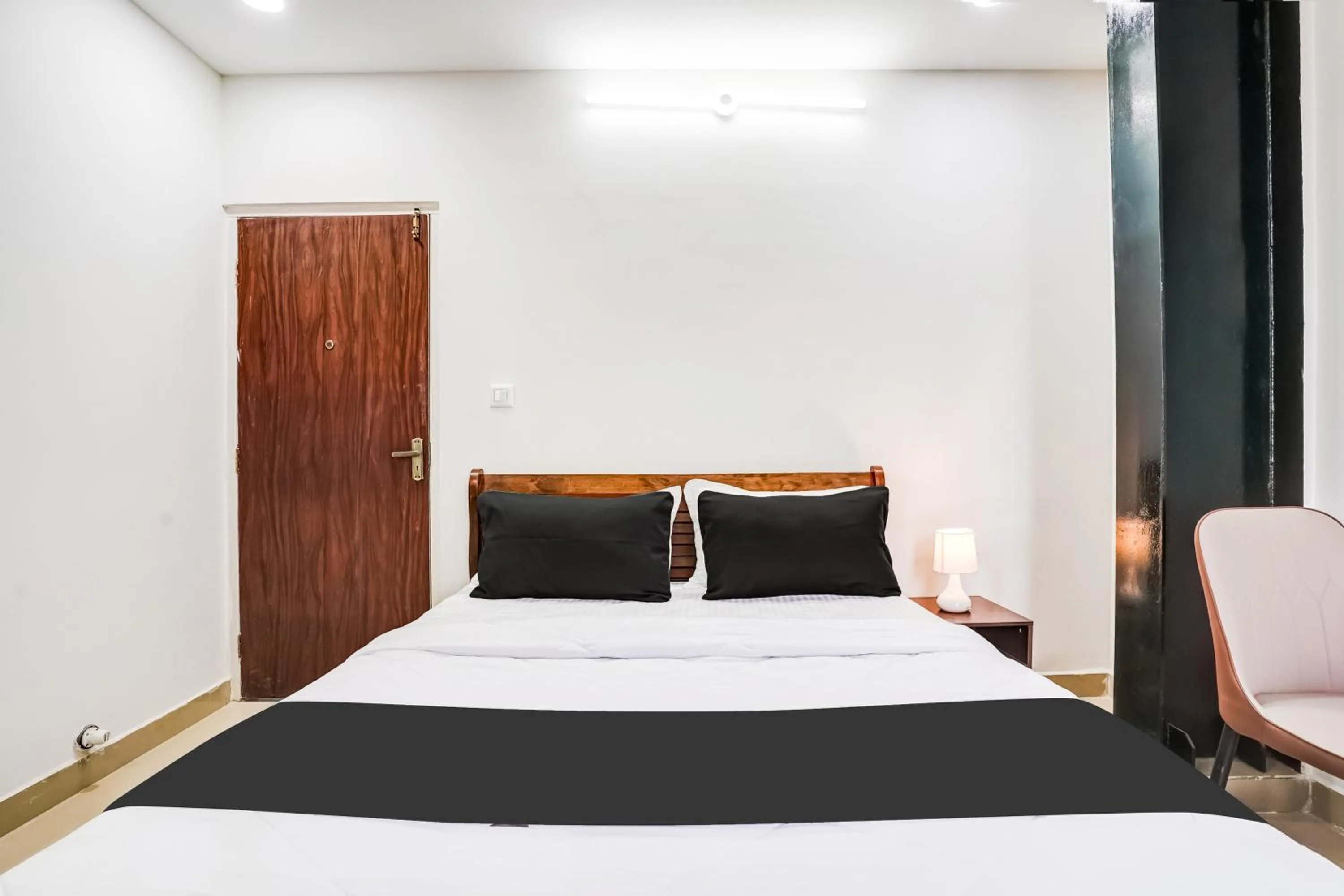 Bedroom, Bed in Super Hotel O HMR Inn