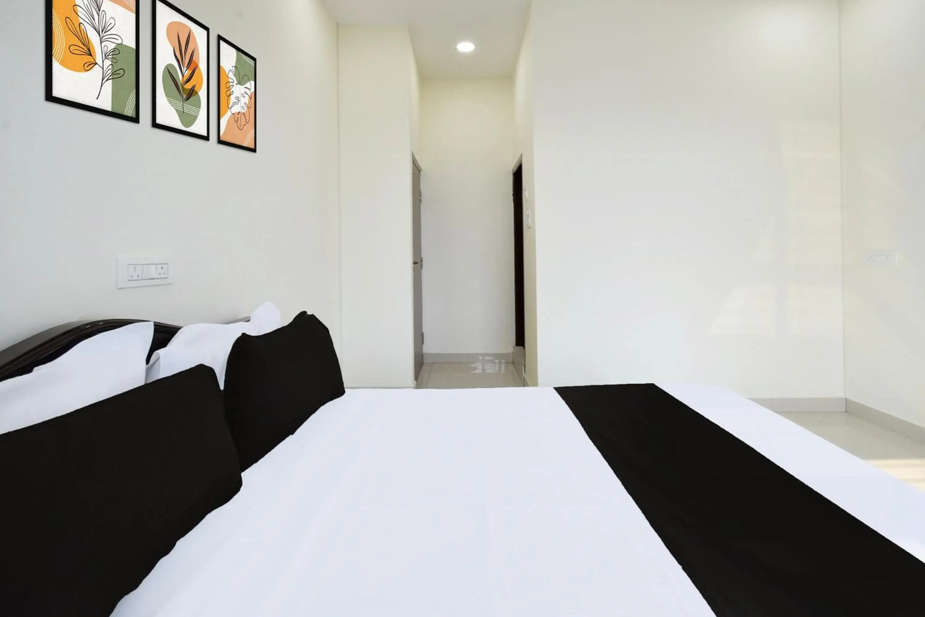 Bedroom in HOTEL RKS Near by Narsingi Bedroom in HOTEL RKS Near by Narsingi