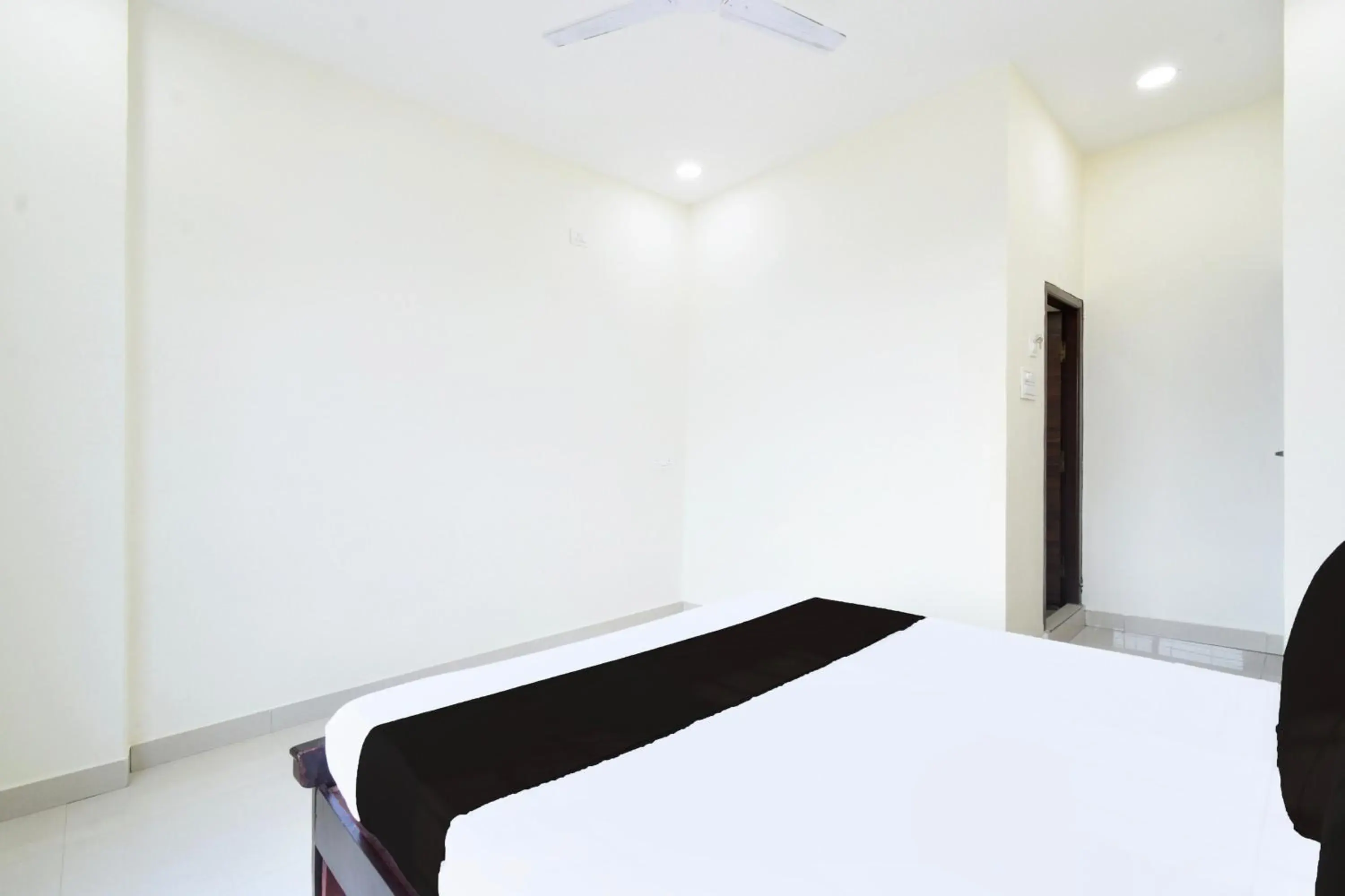 Bedroom in HOTEL RKS Near by Narsingi Bedroom in HOTEL RKS Near by Narsingi