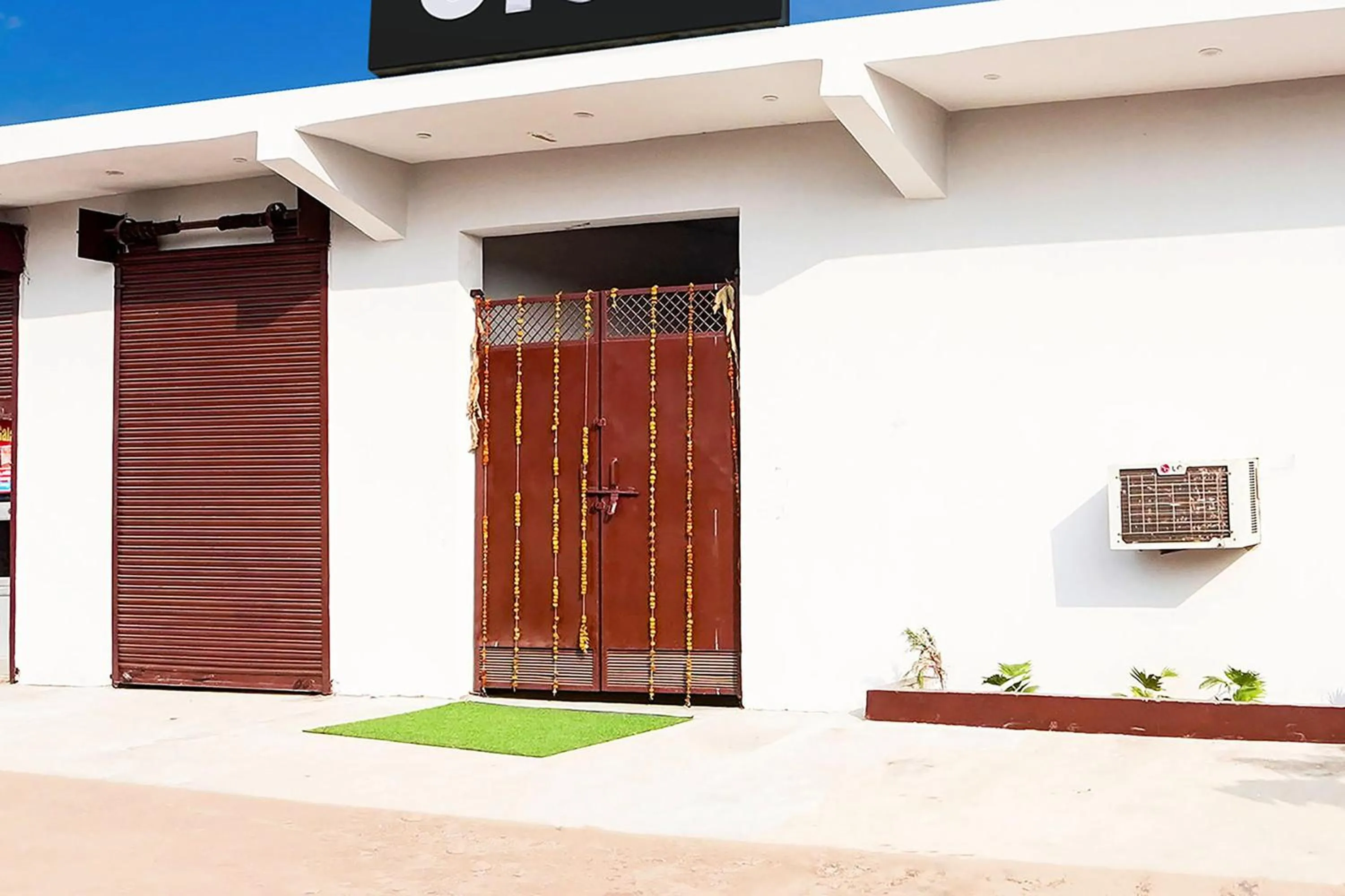 Facade/entrance in SPOT ON by OYO Hotel Lakshya Ghatampur