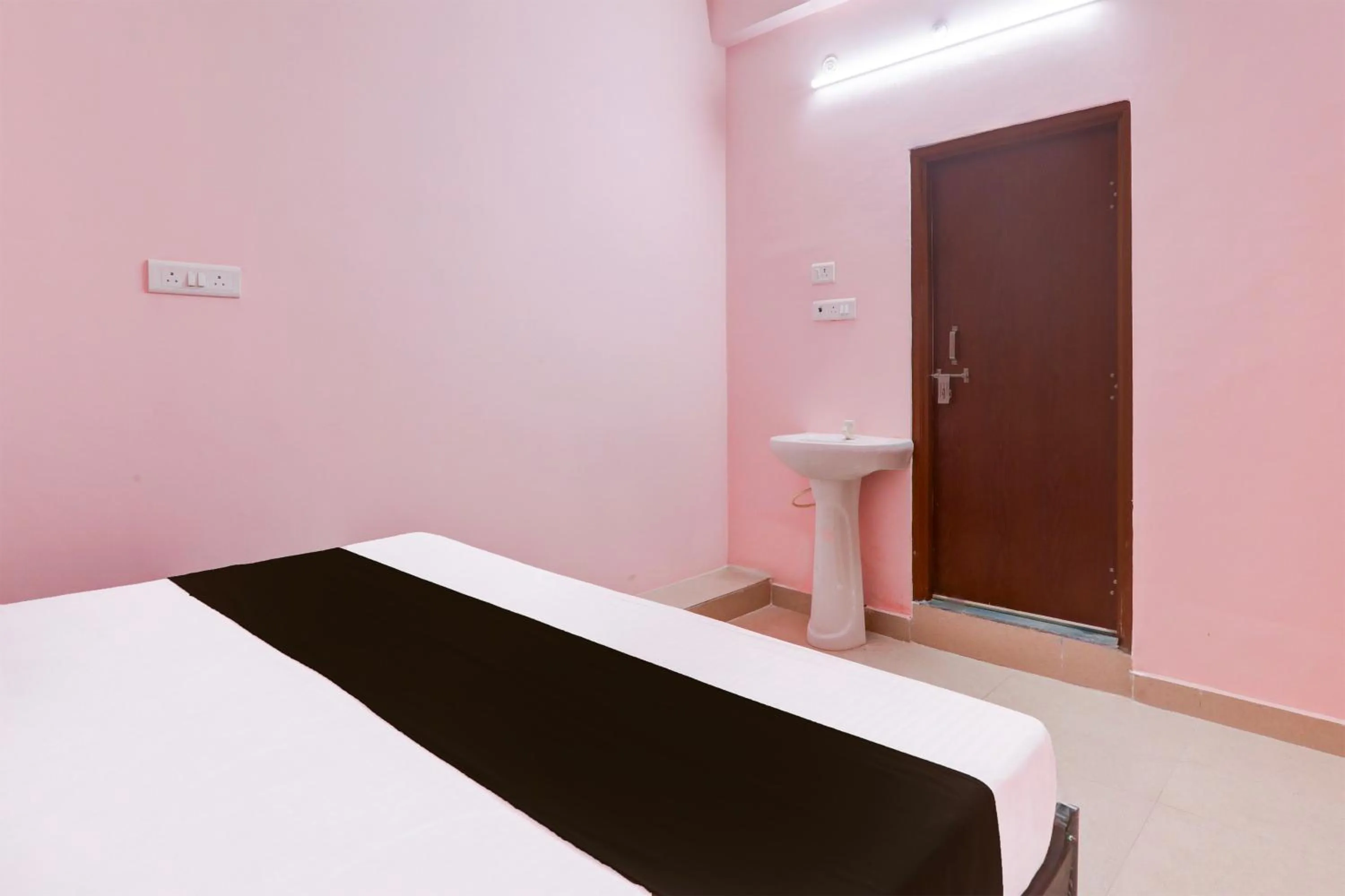 Bedroom, Bed in Hotel O SK