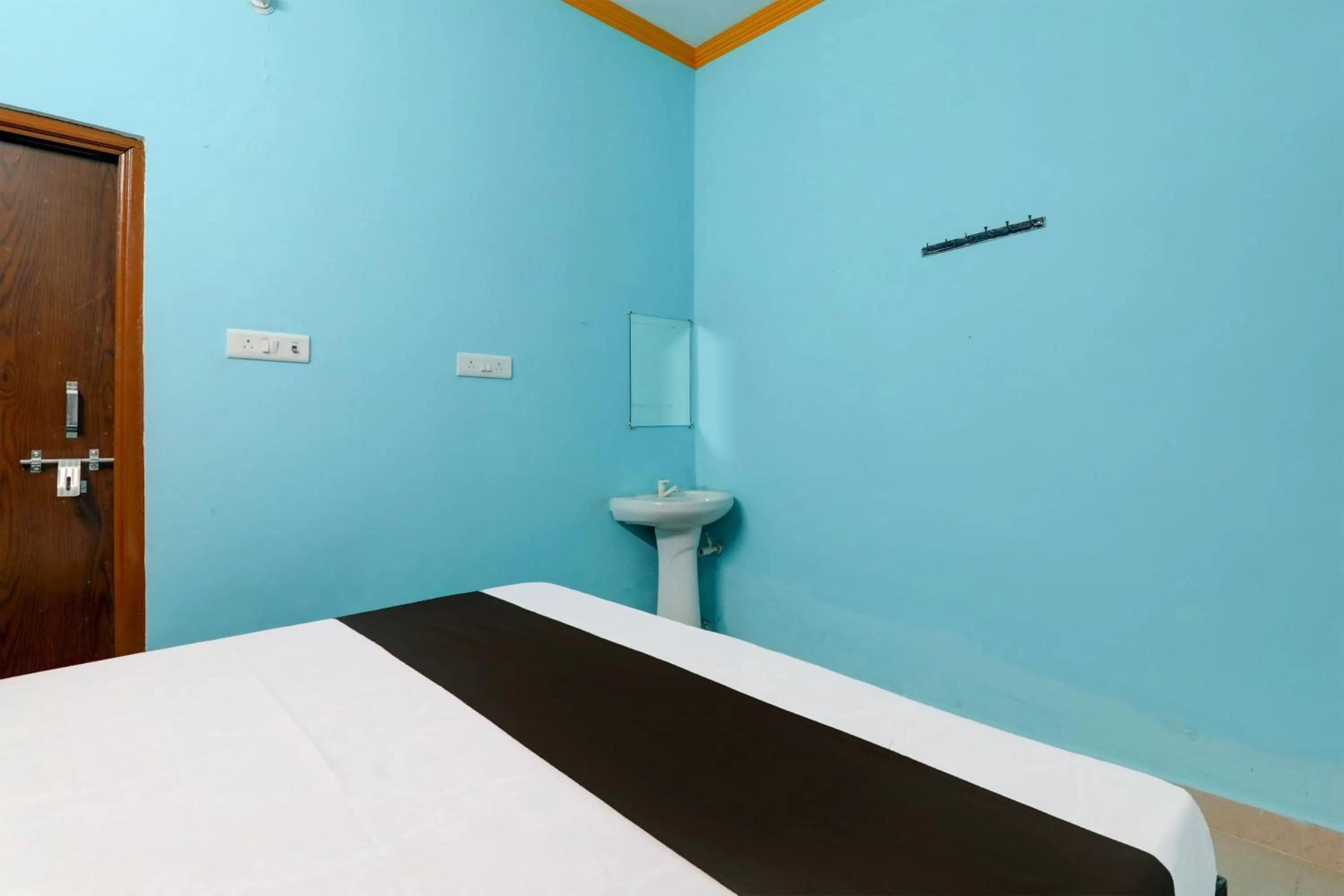 Facade/entrance, Bed in Hotel O SK