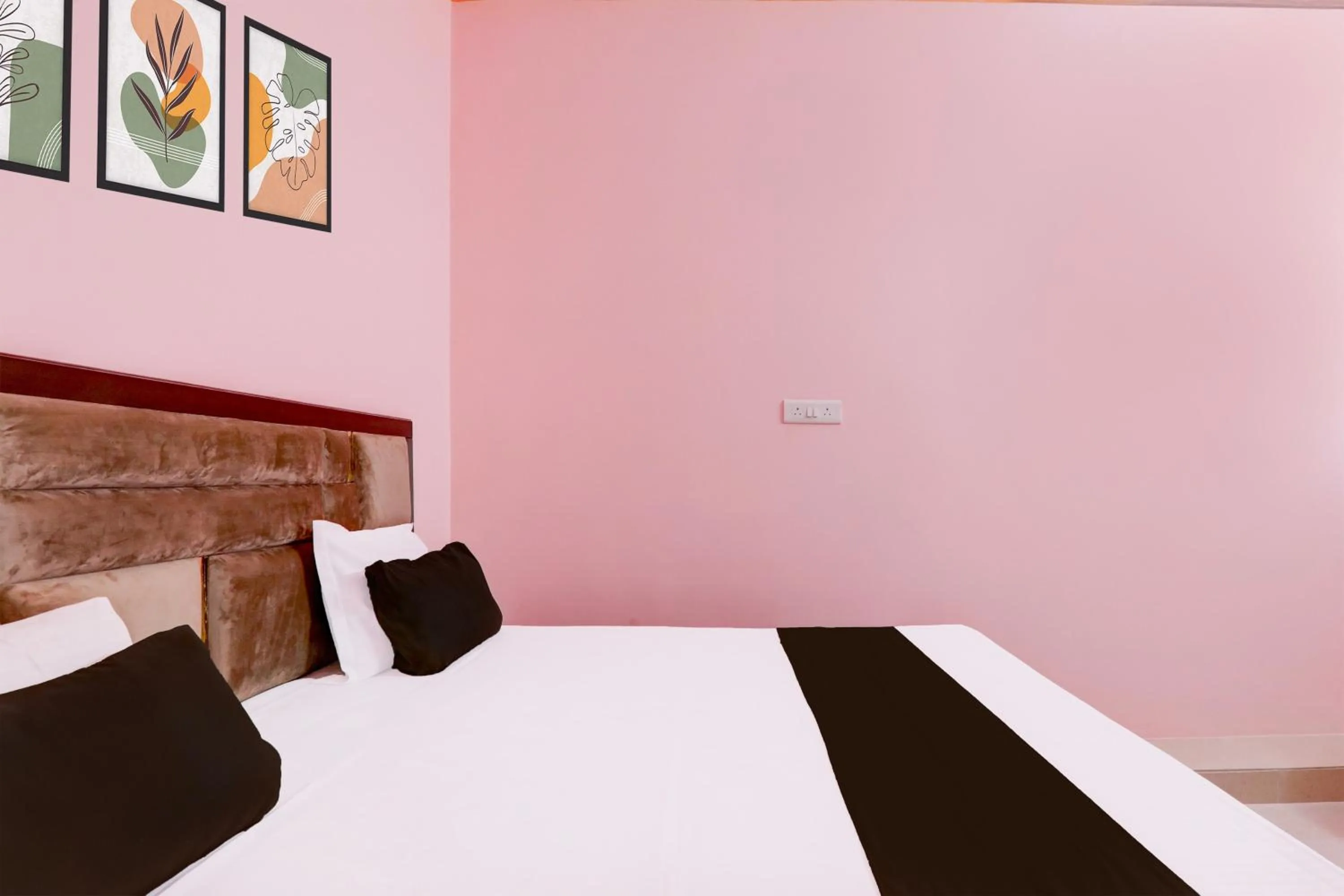 Bedroom, Bed in Hotel O SK