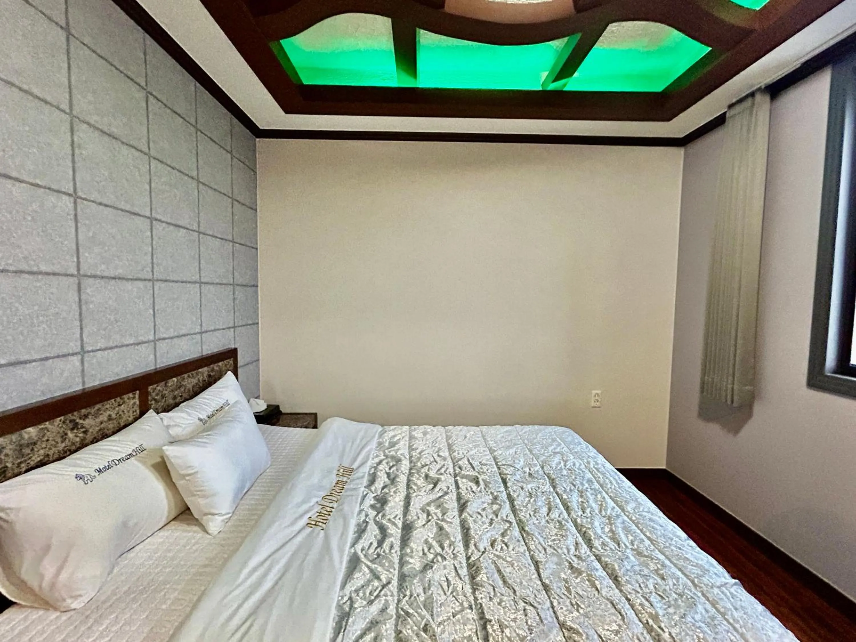 Bed in Dreamhill motel