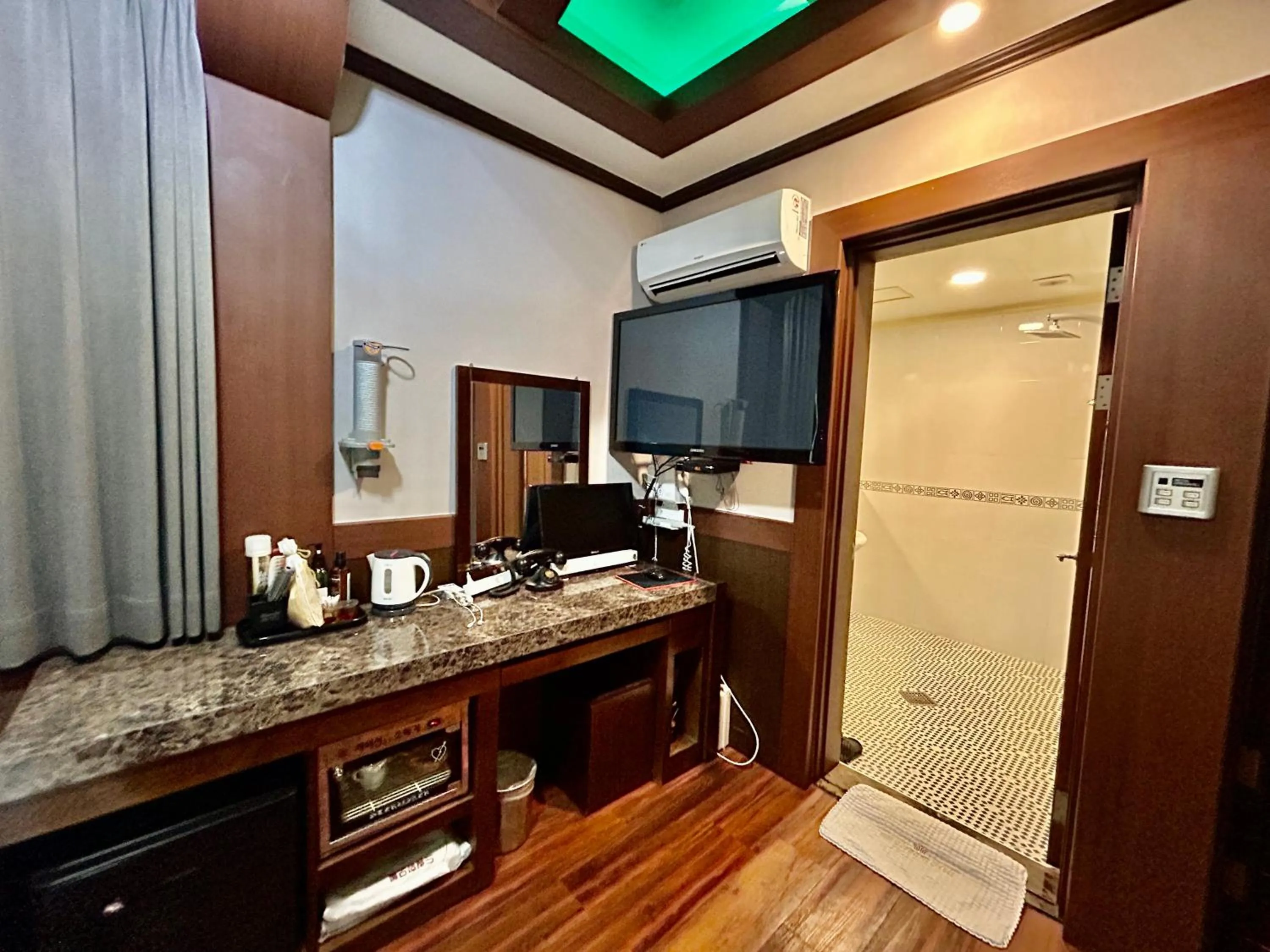 Photo of the whole room in Dreamhill motel