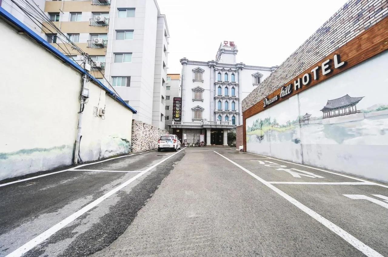 Property building in Dreamhill motel