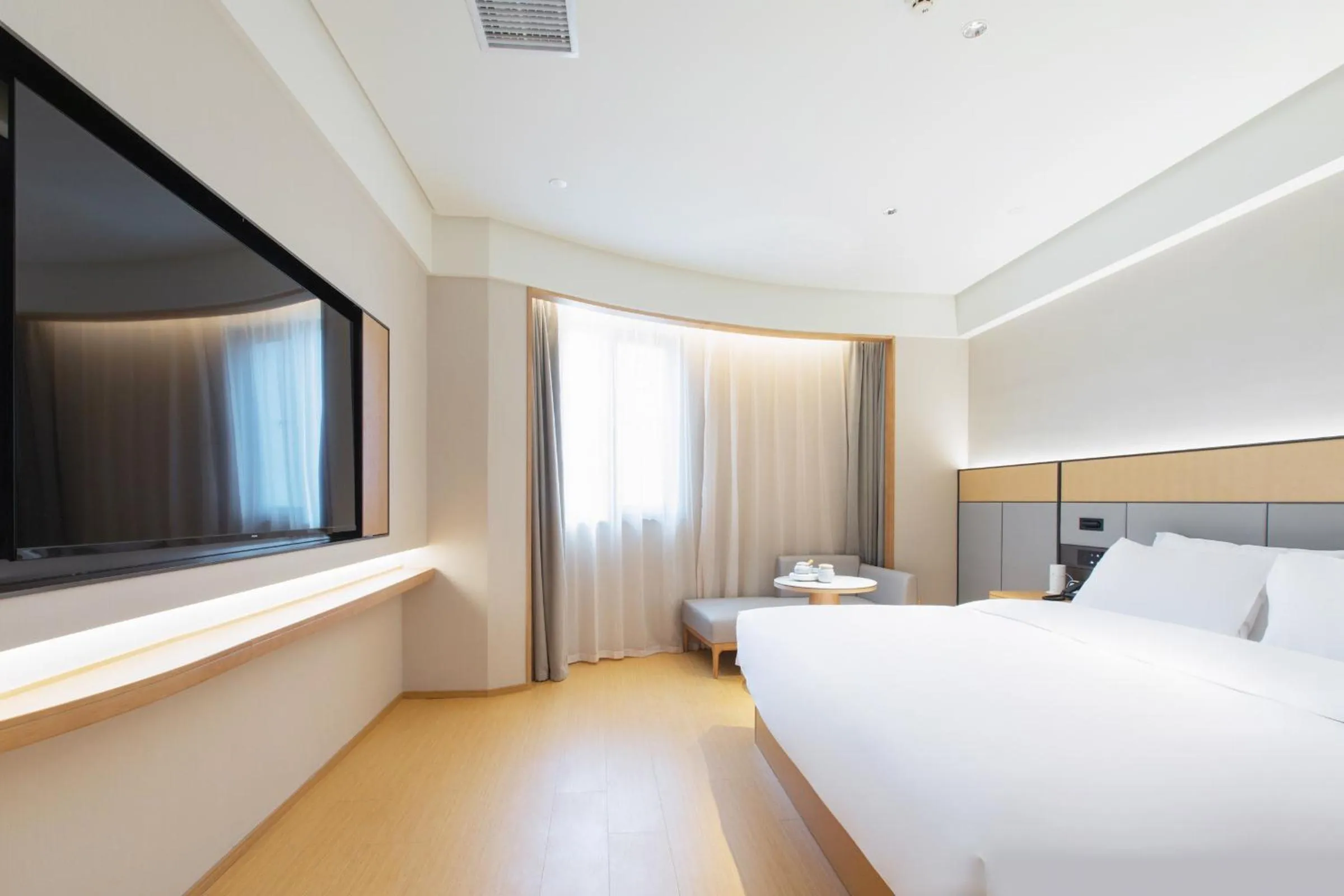 Deluxe Queen Suite in JI Hotel Wuhan Baishazhou Hongshan Vanke Plaza Branch