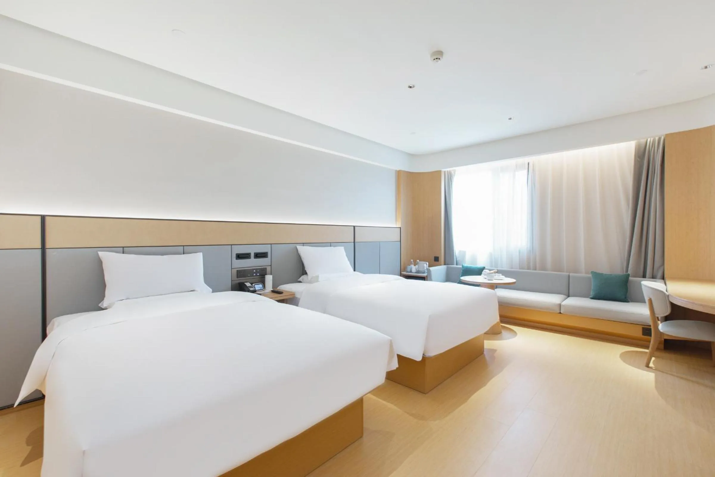 Superior Twin Room with Garden View in JI Hotel Wuhan Baishazhou Hongshan Vanke Plaza Branch