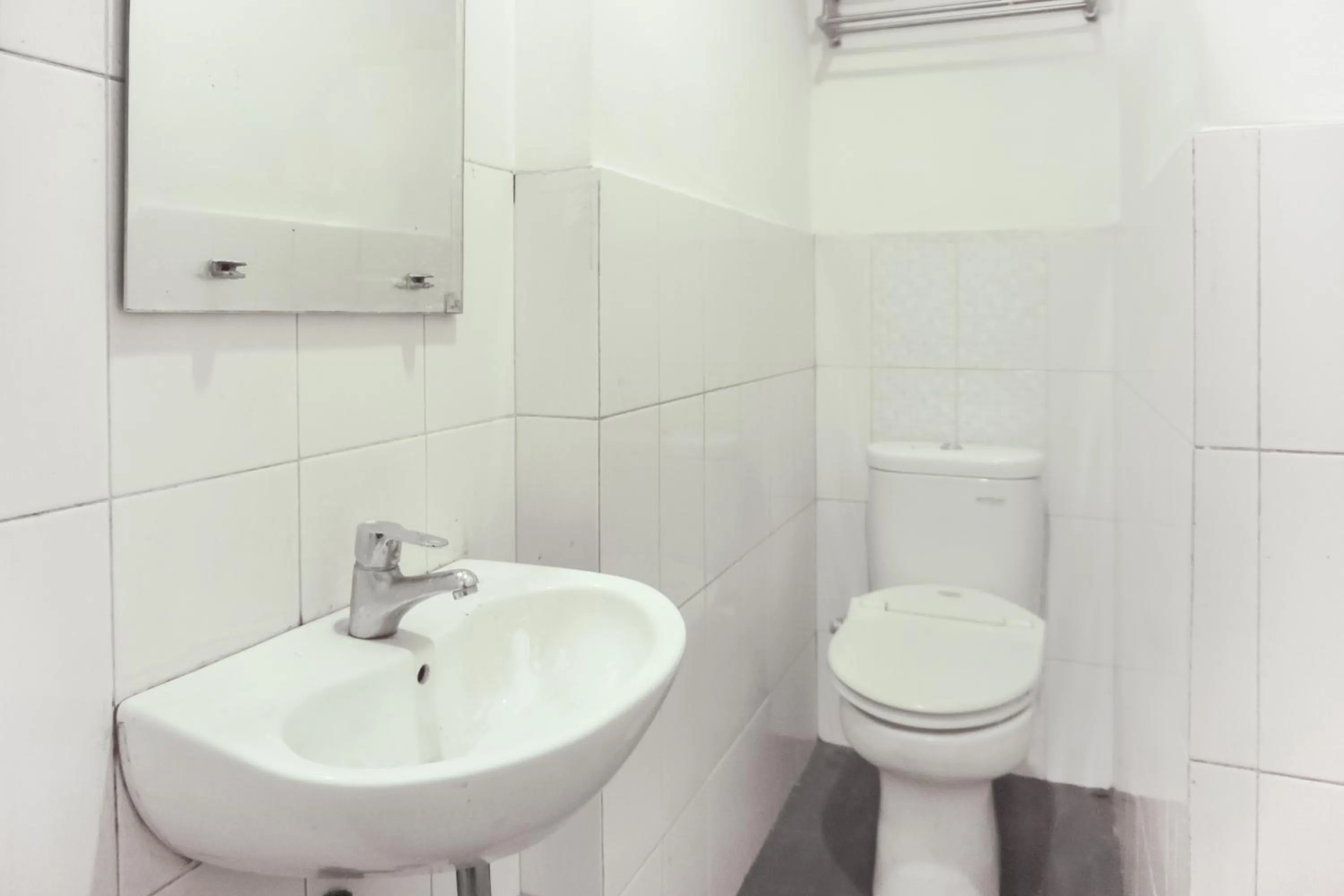 Bathroom in Collection O Bukit Kecil Near Palembang Indah Mall Formerly Hostel 77