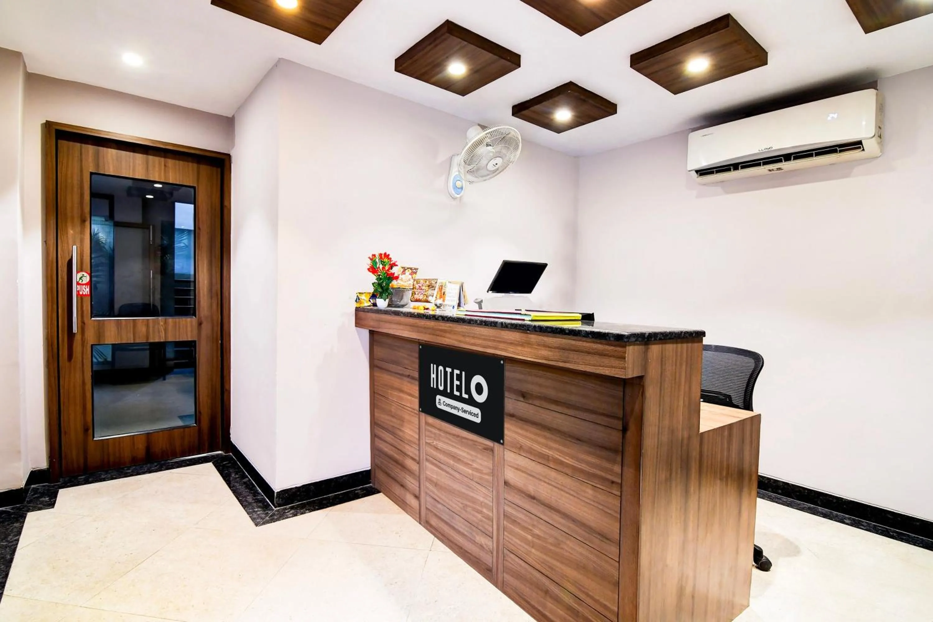 Lobby or reception in Super Hotel O Tagore Park Laskarhat formerly Shankar Guest House