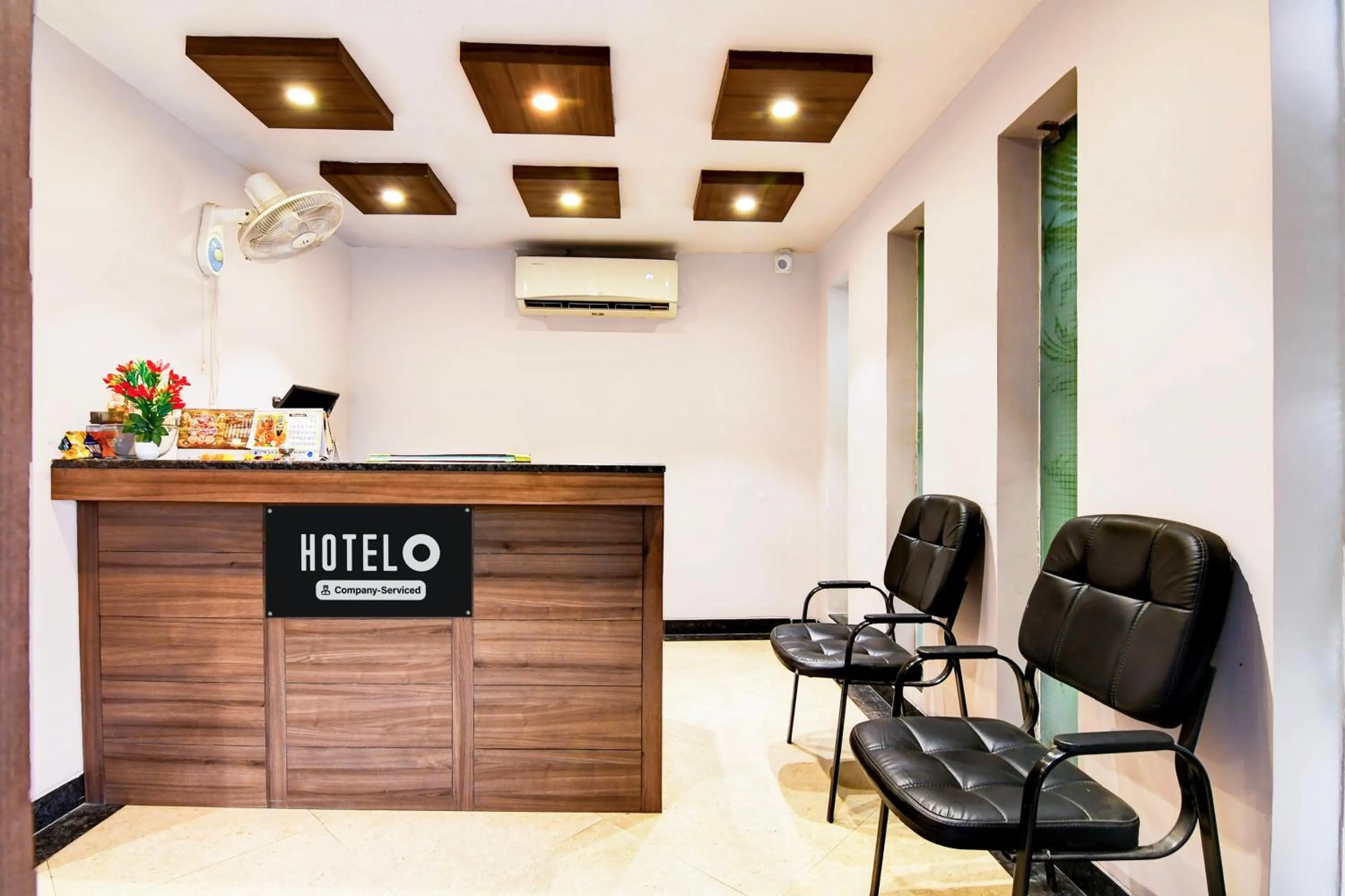 Lobby or reception in Super Hotel O Tagore Park Laskarhat formerly Shankar Guest House