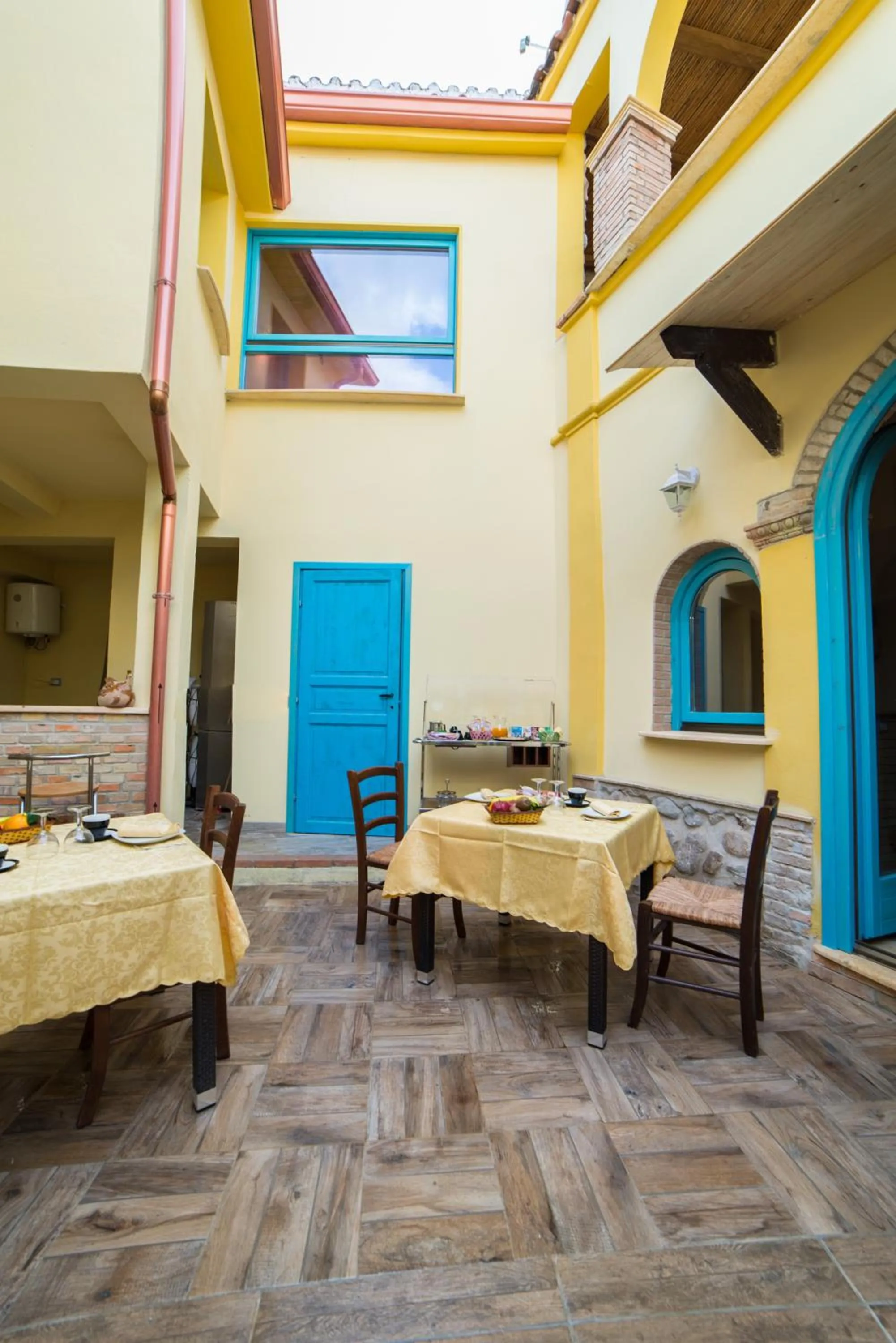 Restaurant/places to eat in Villamereu