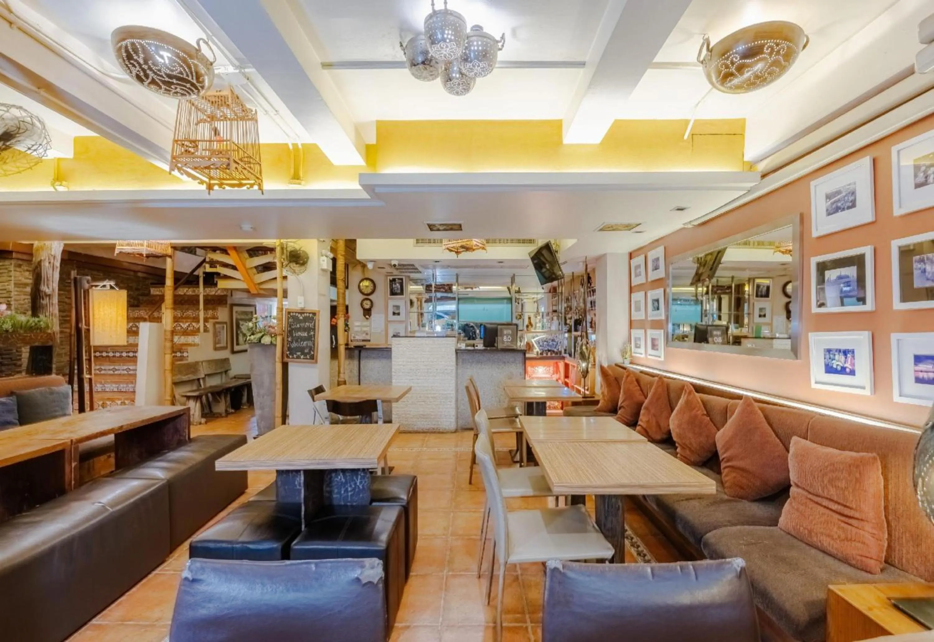 Restaurant/places to eat in Collection O Diamond House Khaosan