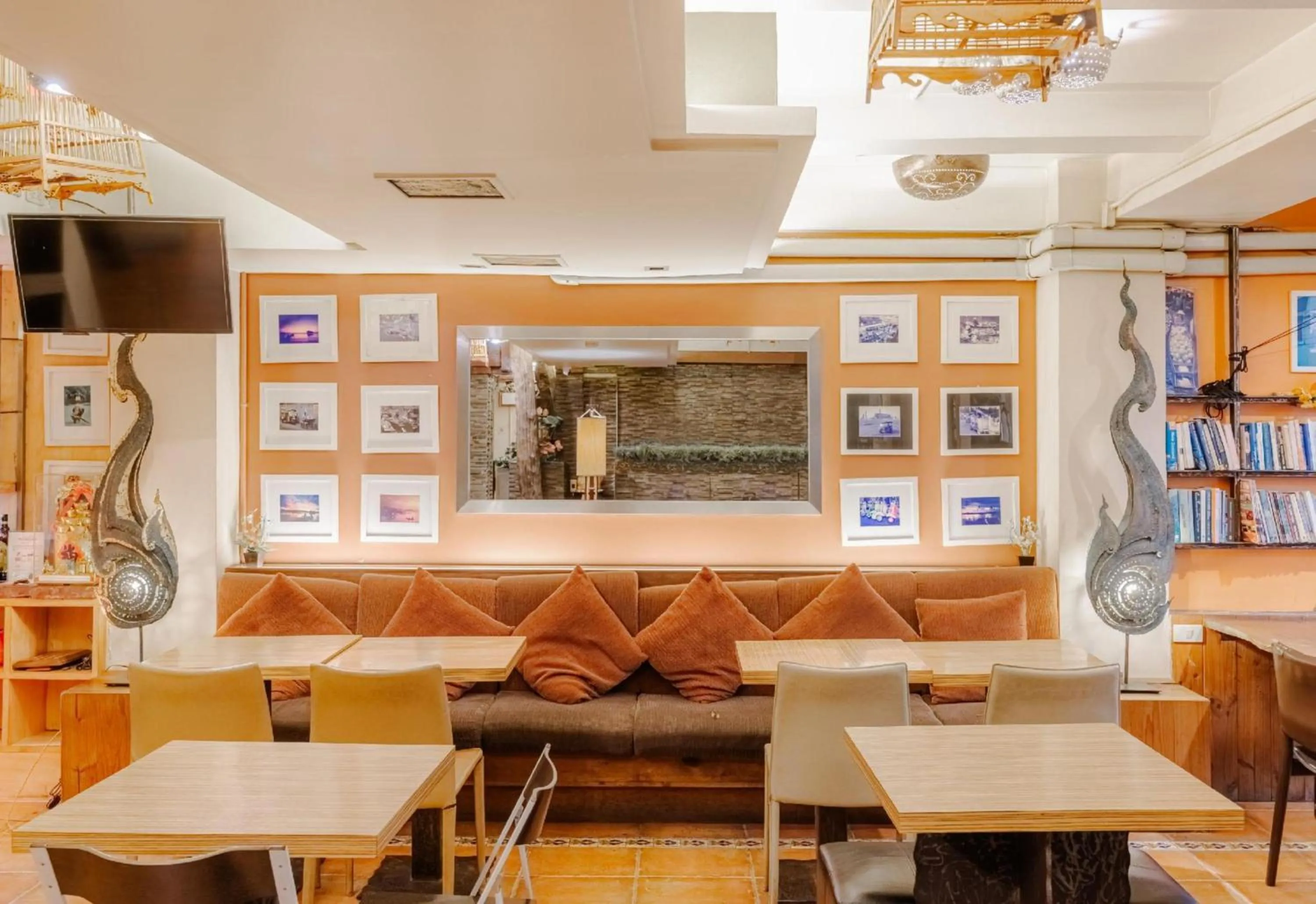 TV and multimedia in Collection O Diamond House Khaosan