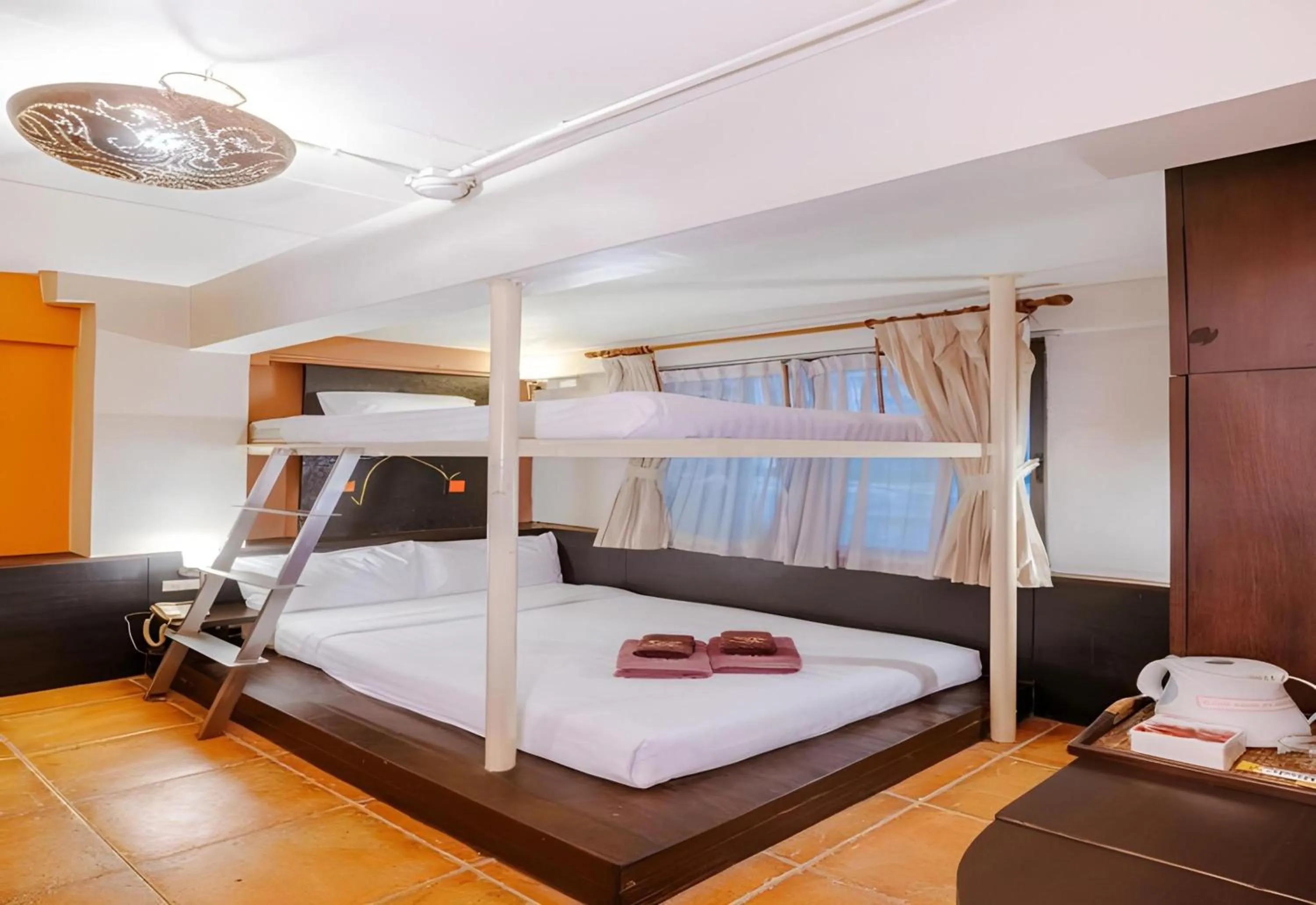 Photo of the whole room, Bed in Collection O Diamond House Khaosan