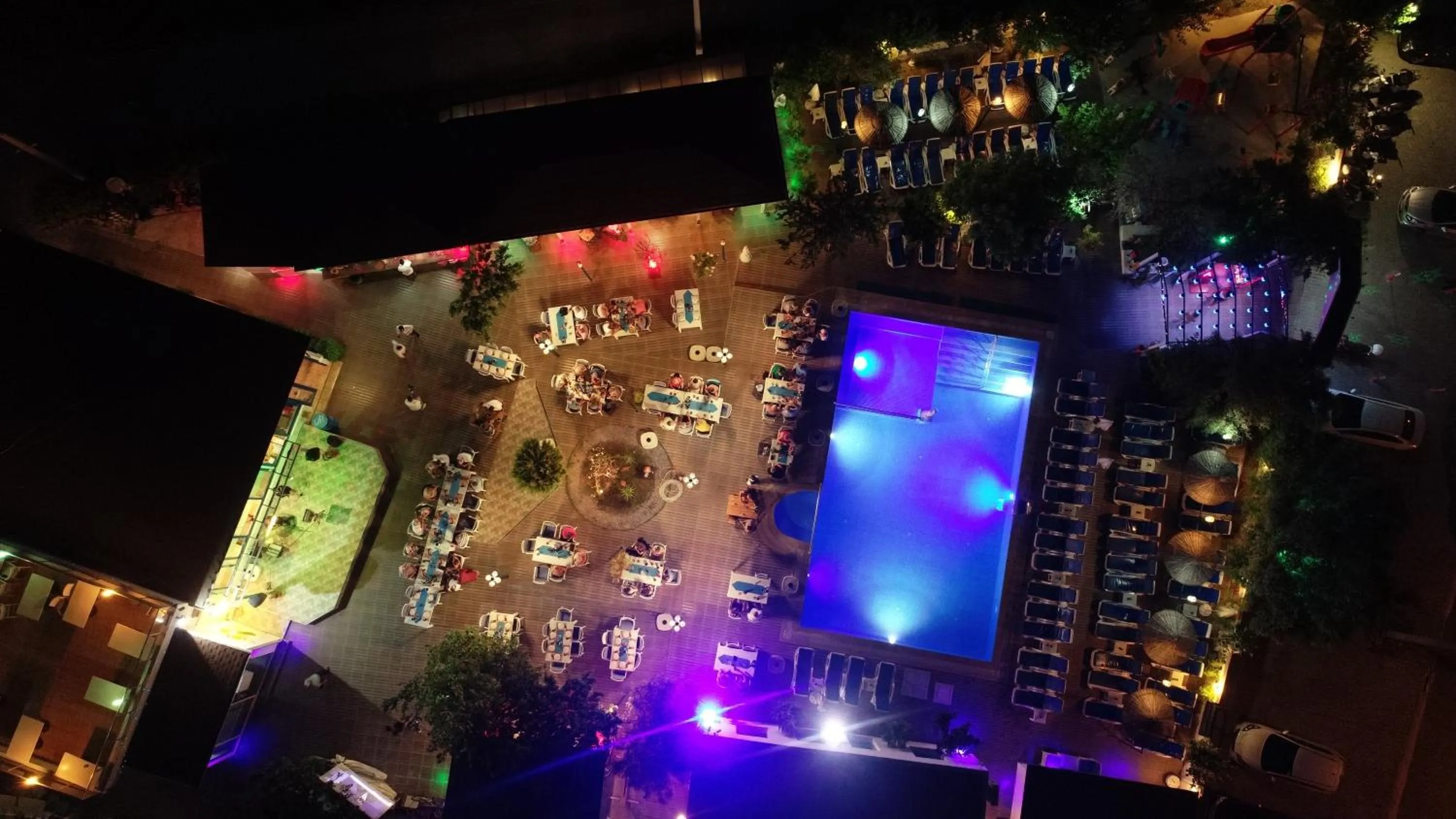 Swimming pool in Mavi Restaurant & Apartments 1