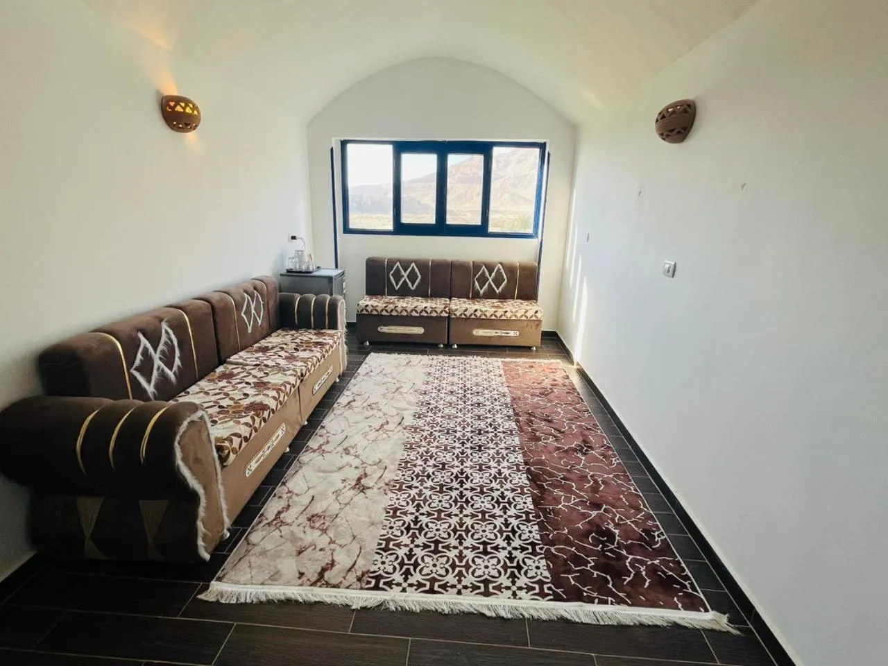 Living room, Bed in Sharqotel Luxor