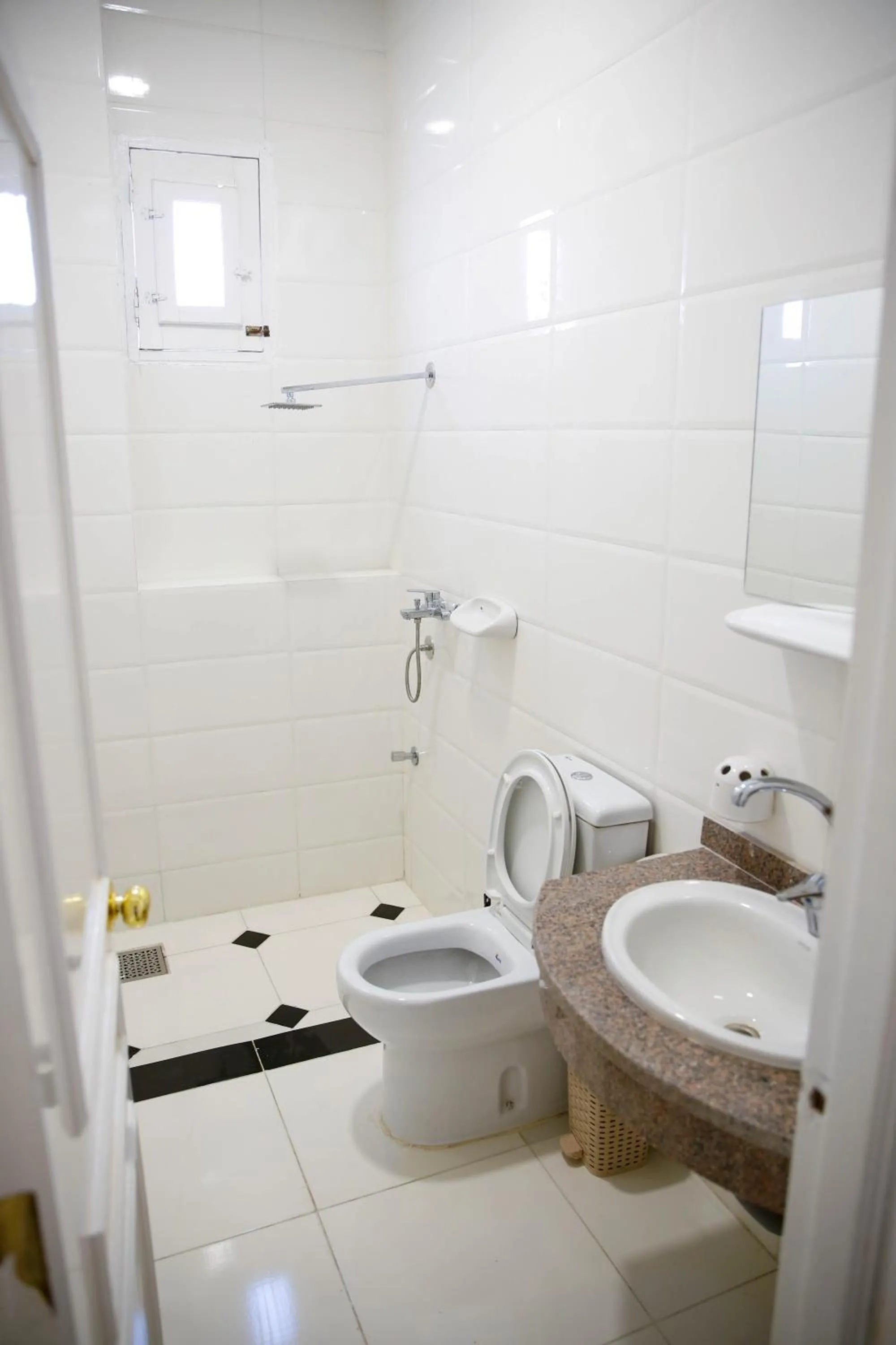 Shower in Sharqotel Luxor