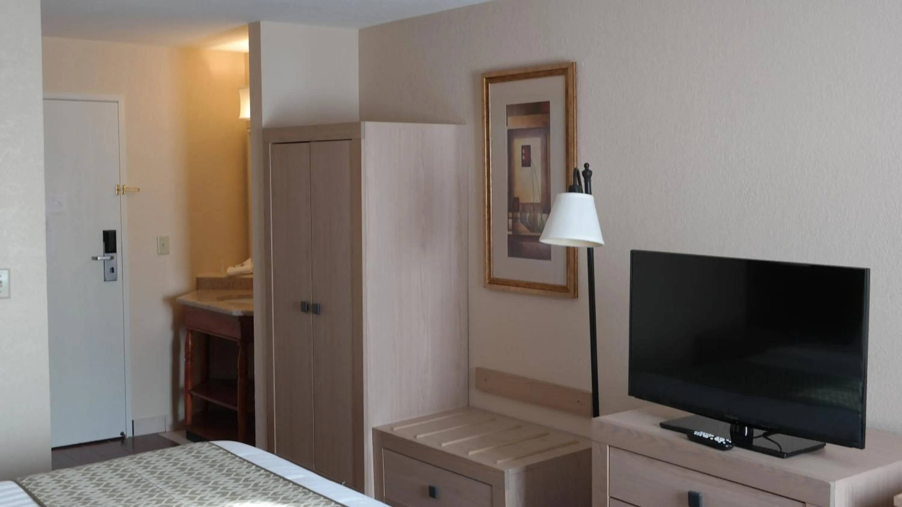 Photo of the whole room, Bed in Baymont by Wyndham Stevens Point