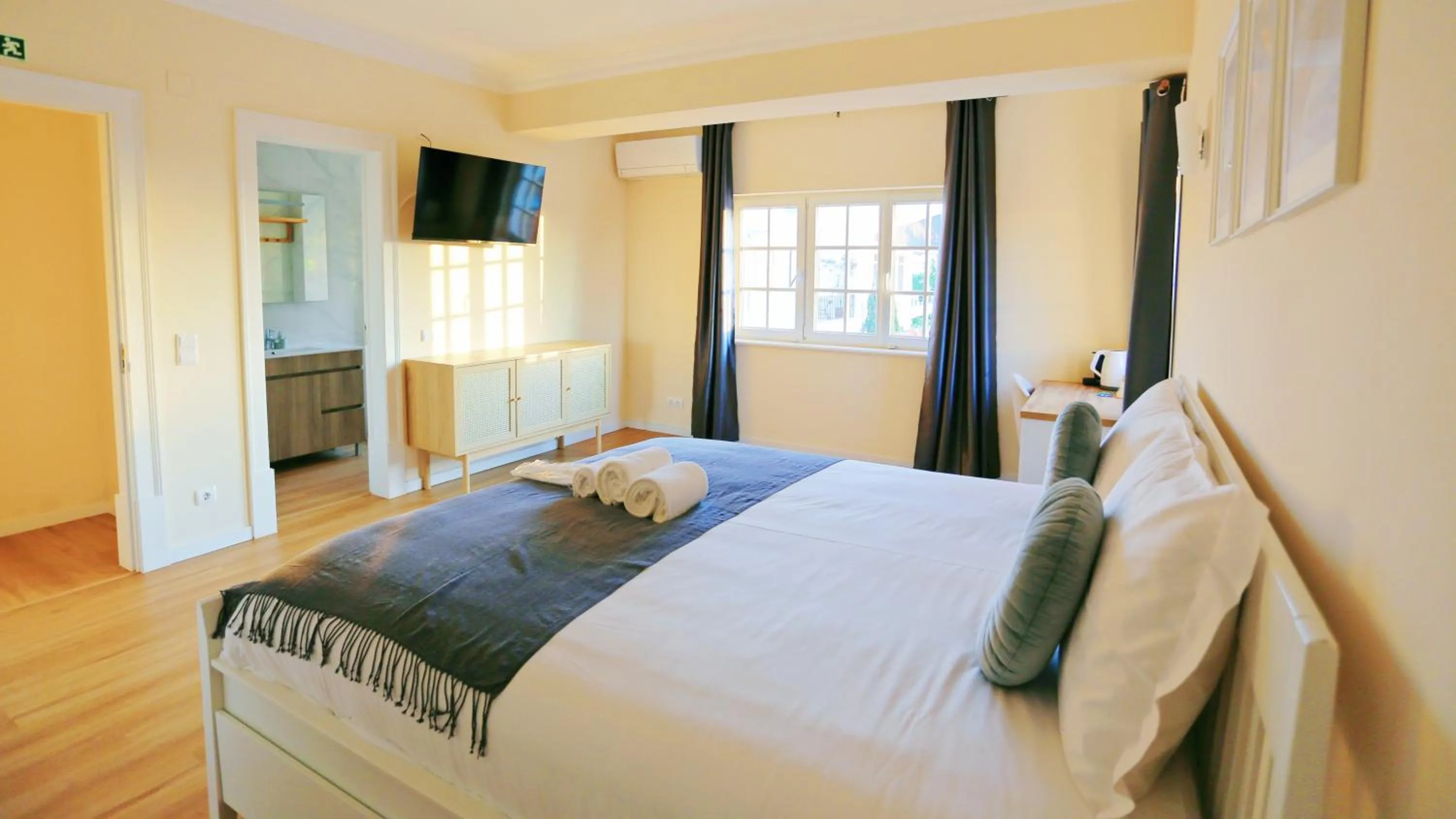 Double Room with Garden View in Art 4 You Carcavelos Suites
