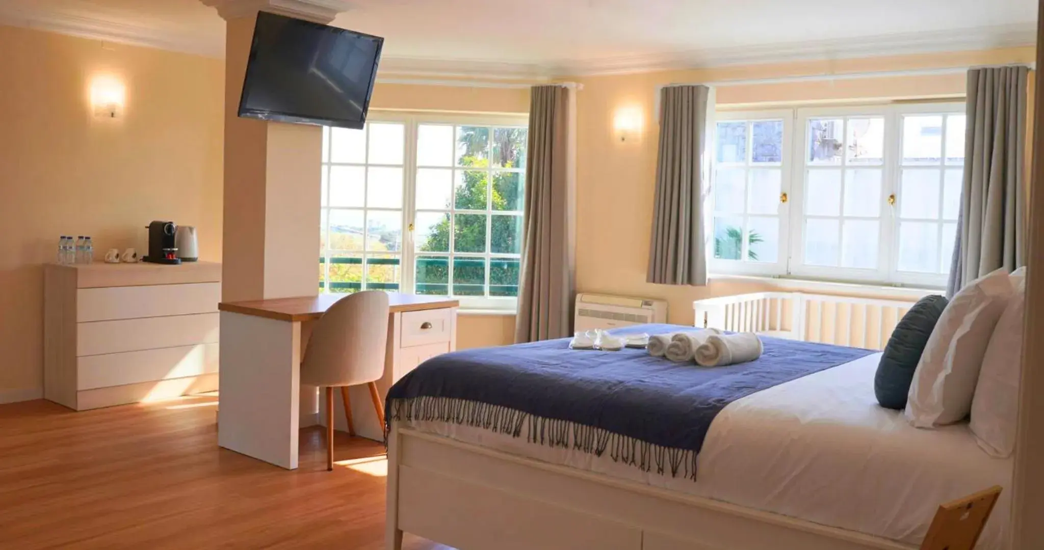 Quadruple Room with Sea View in Art 4 You Carcavelos Suites Quadruple Room with Sea View in Art 4 You Carcavelos Suites