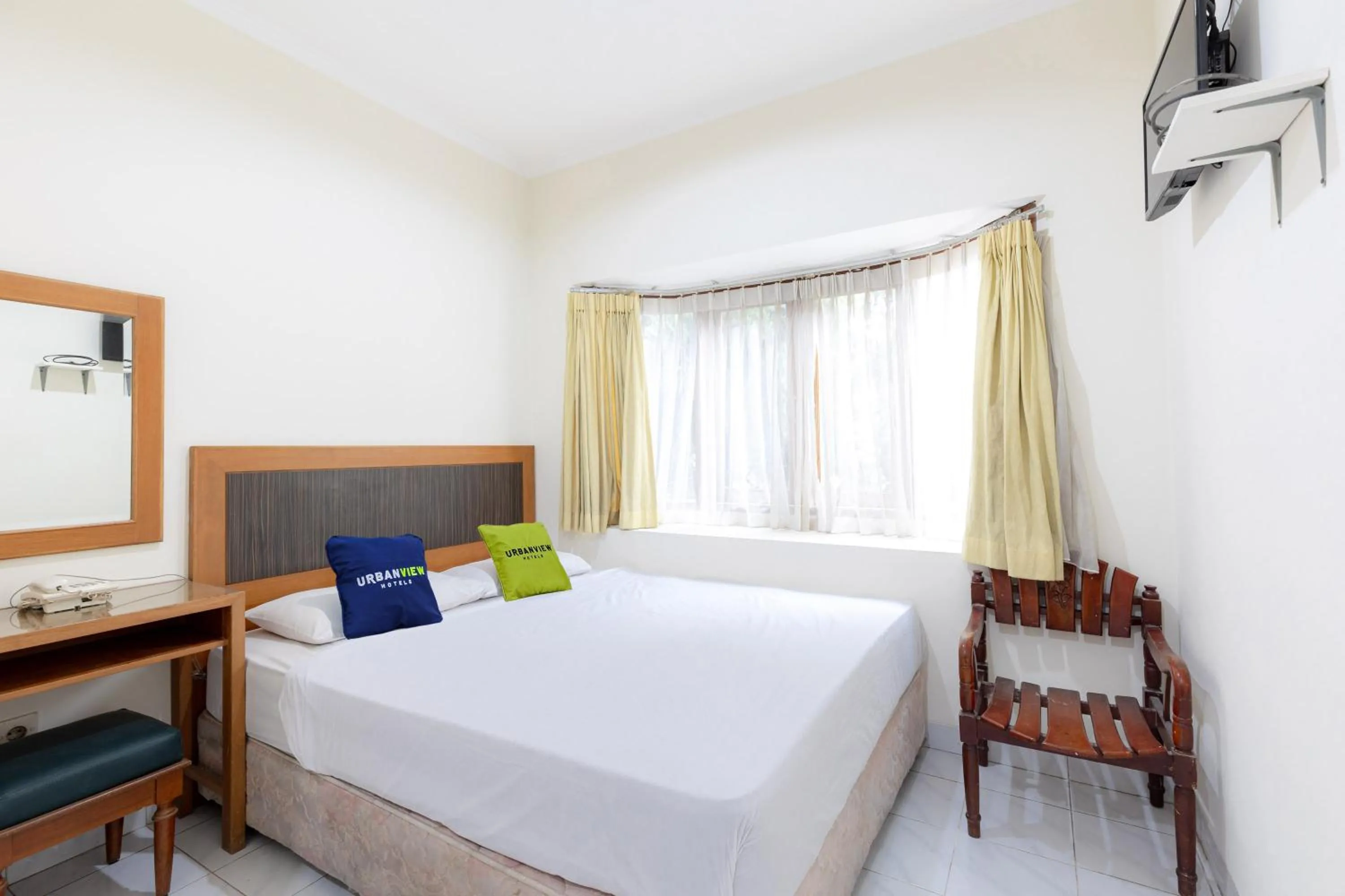 Bedroom, Bed in Urbanview Hotel Mitra near Grand Indonesia