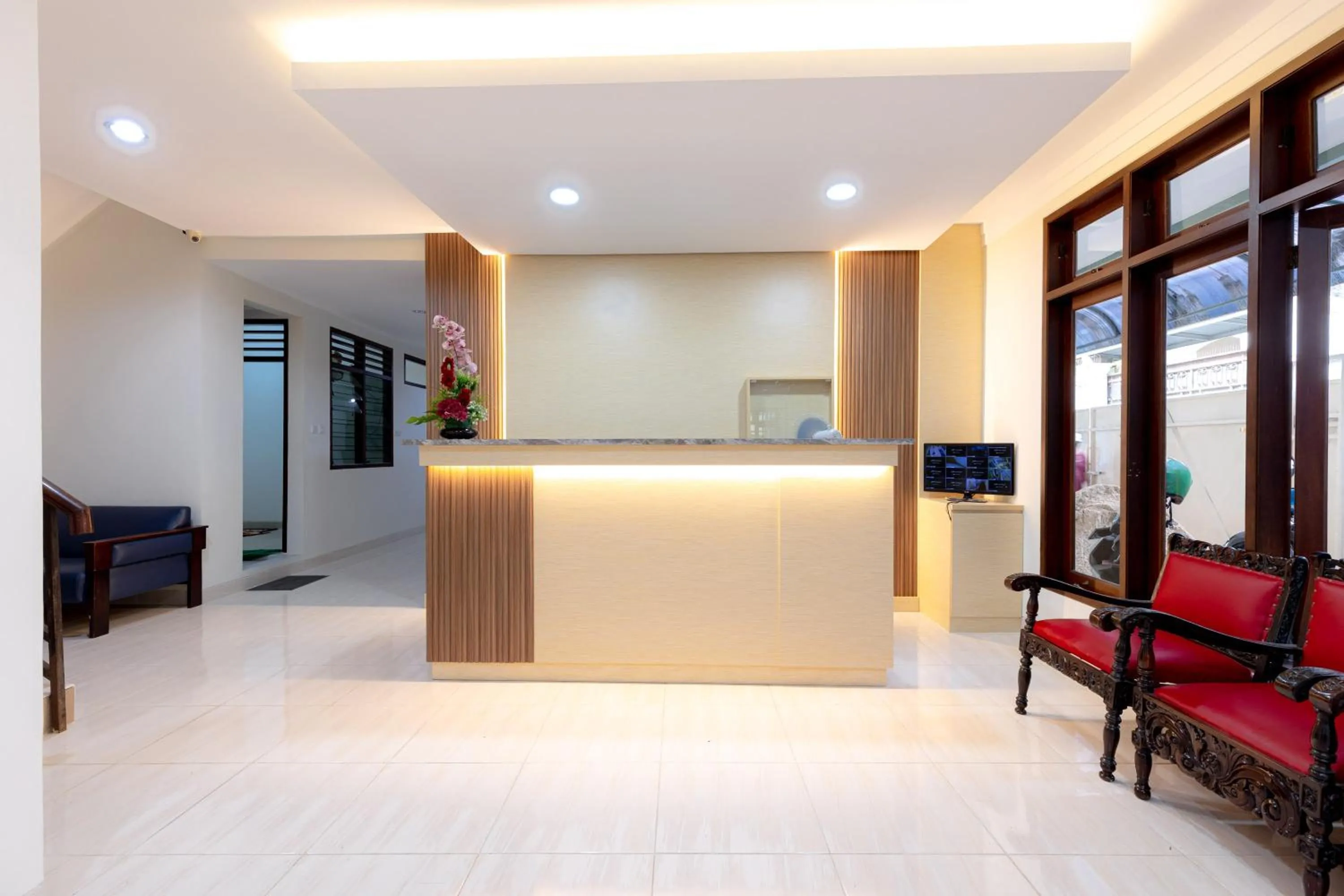 Lobby or reception in Urbanview Hotel Mitra near Grand Indonesia