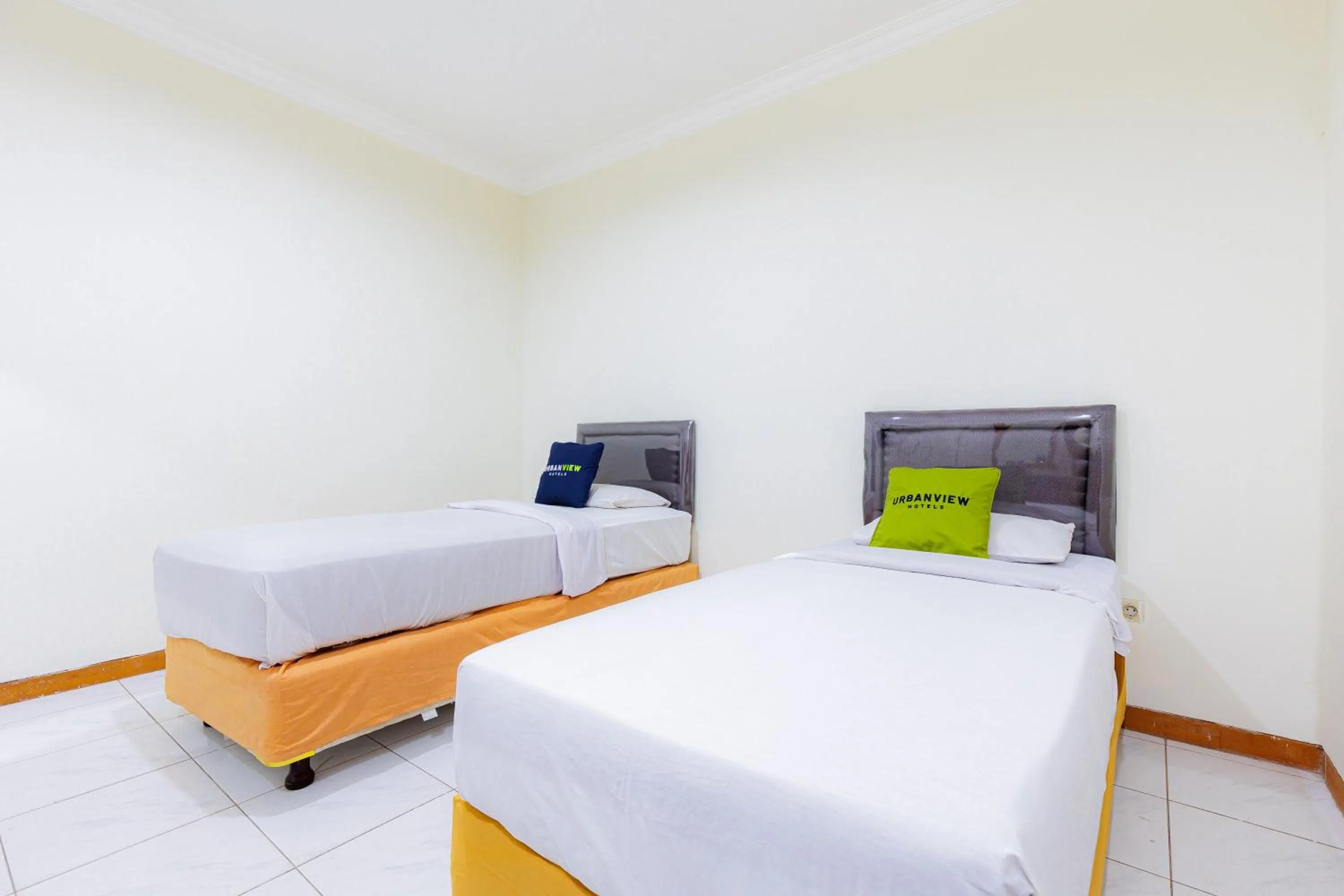 Bedroom, Bed in Urbanview Hotel Mitra near Grand Indonesia