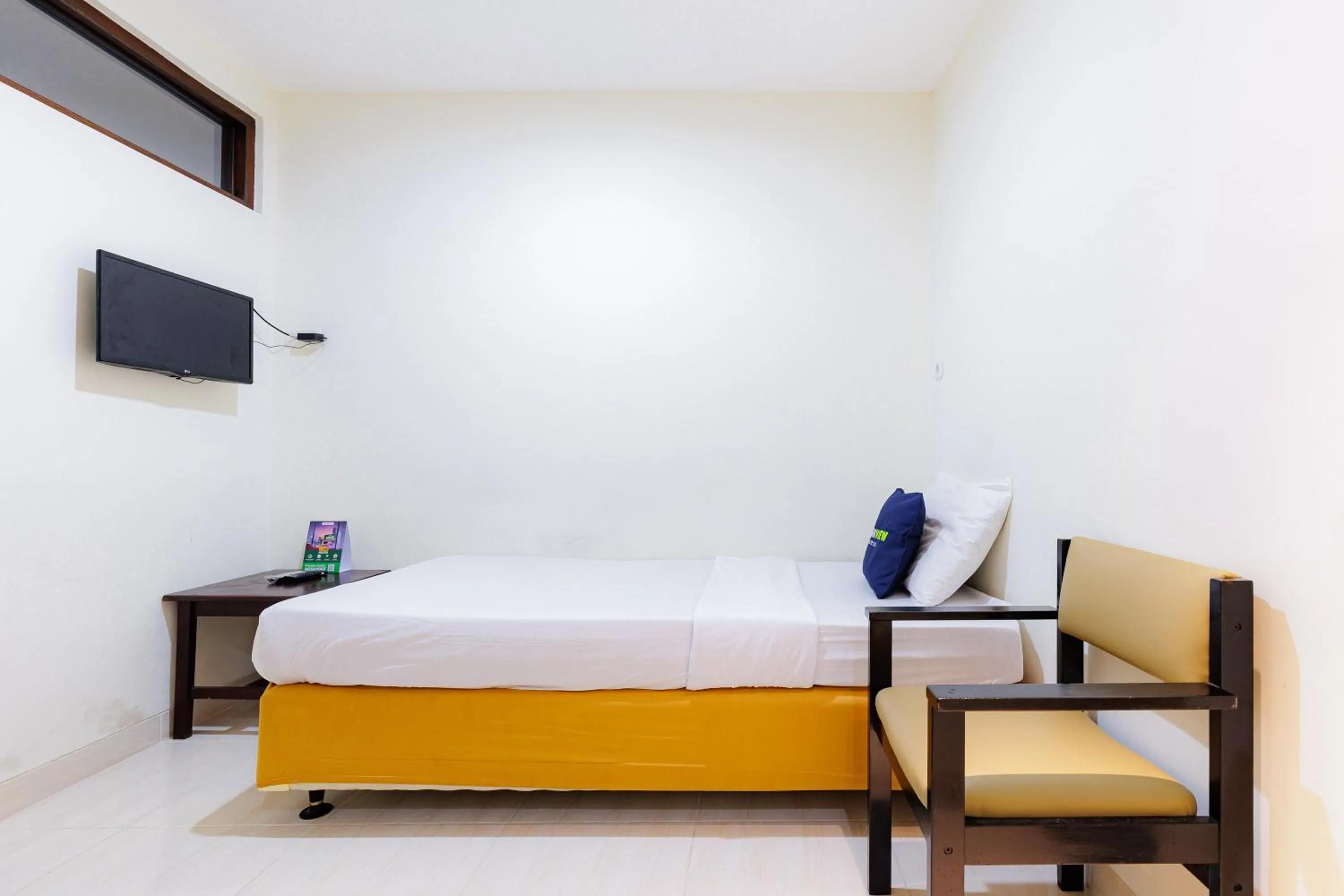 Bedroom, Bed in Urbanview Hotel Mitra near Grand Indonesia