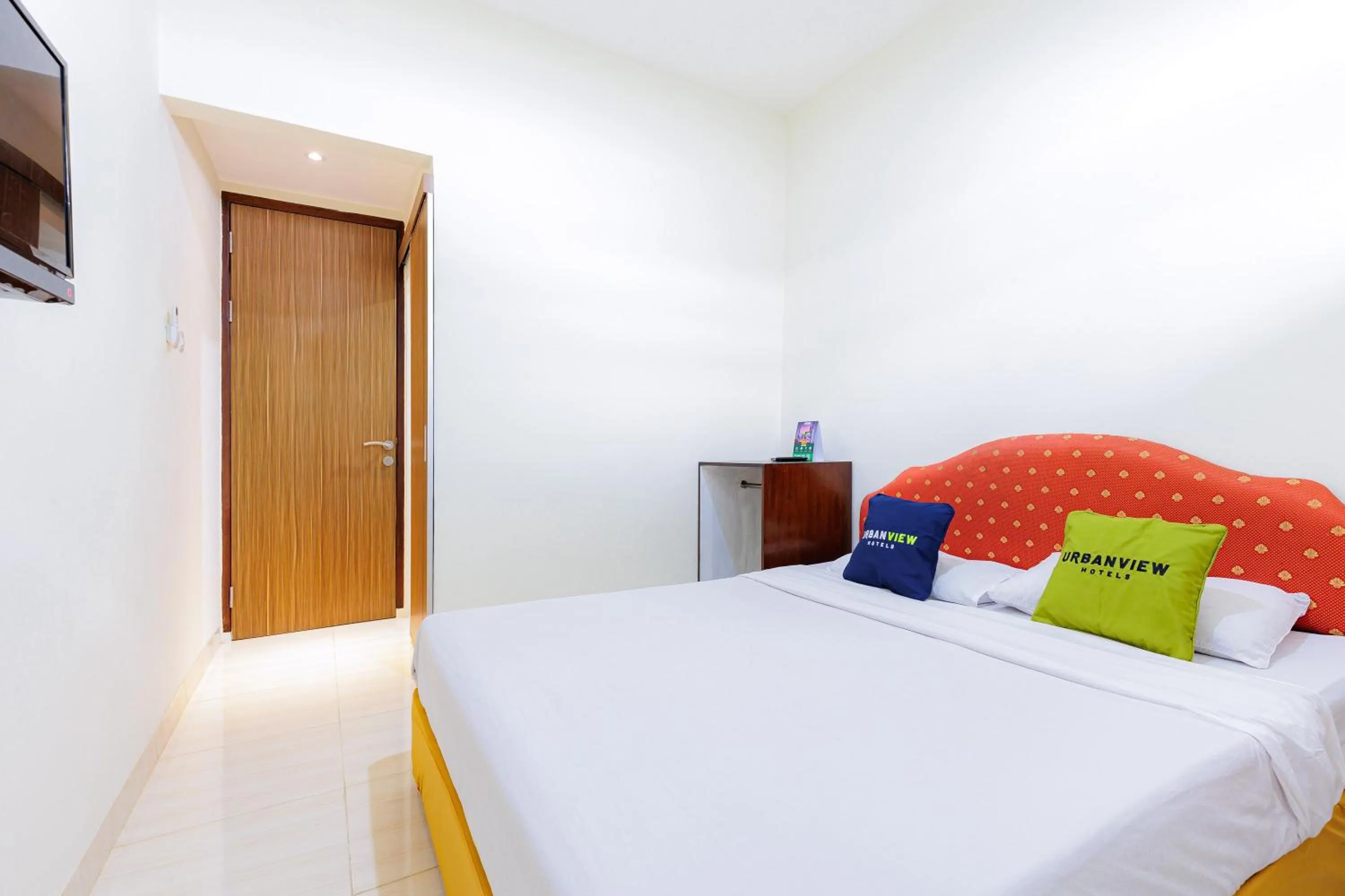 Bedroom, Bed in Urbanview Hotel Mitra near Grand Indonesia