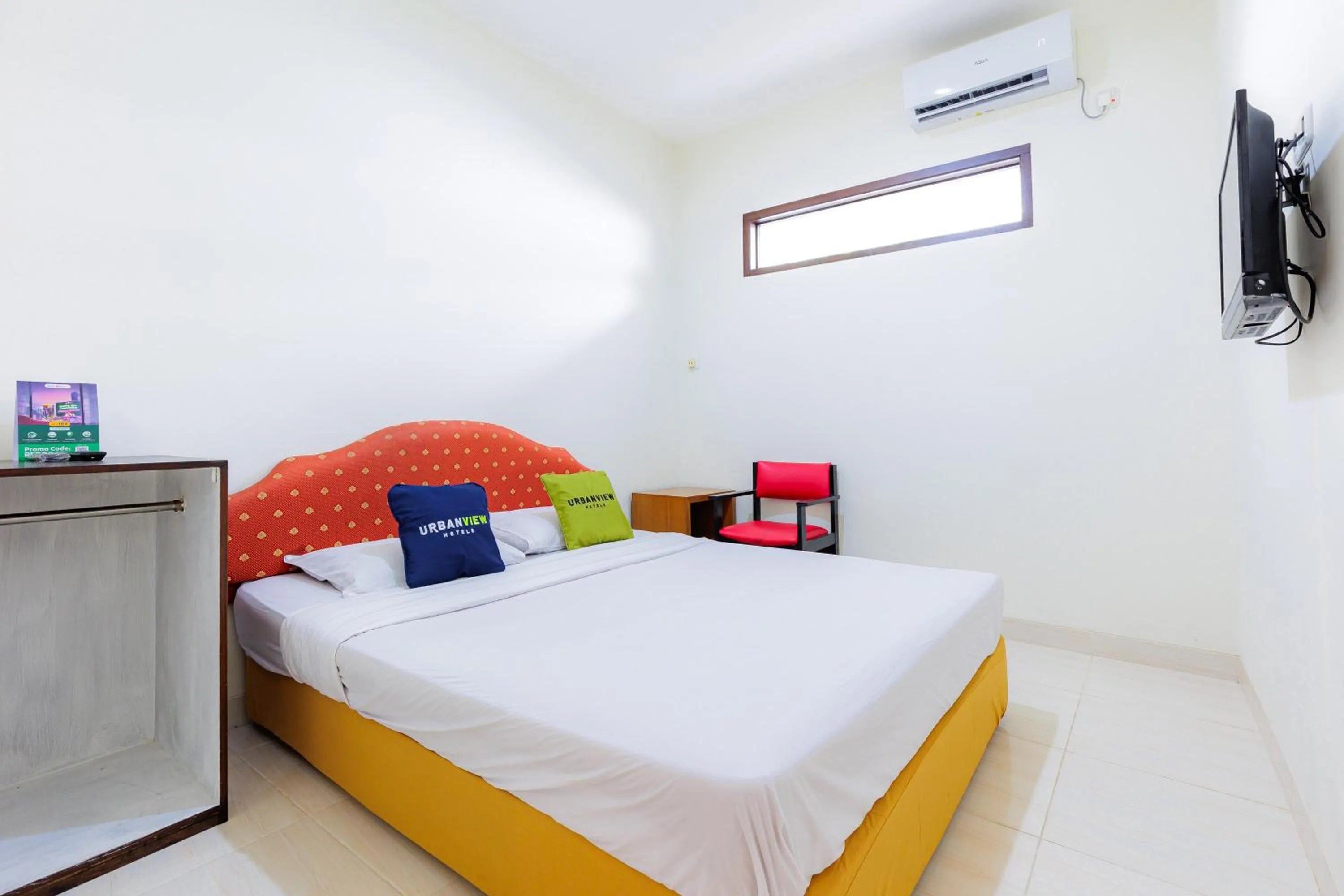 Bedroom, Bed in Urbanview Hotel Mitra near Grand Indonesia
