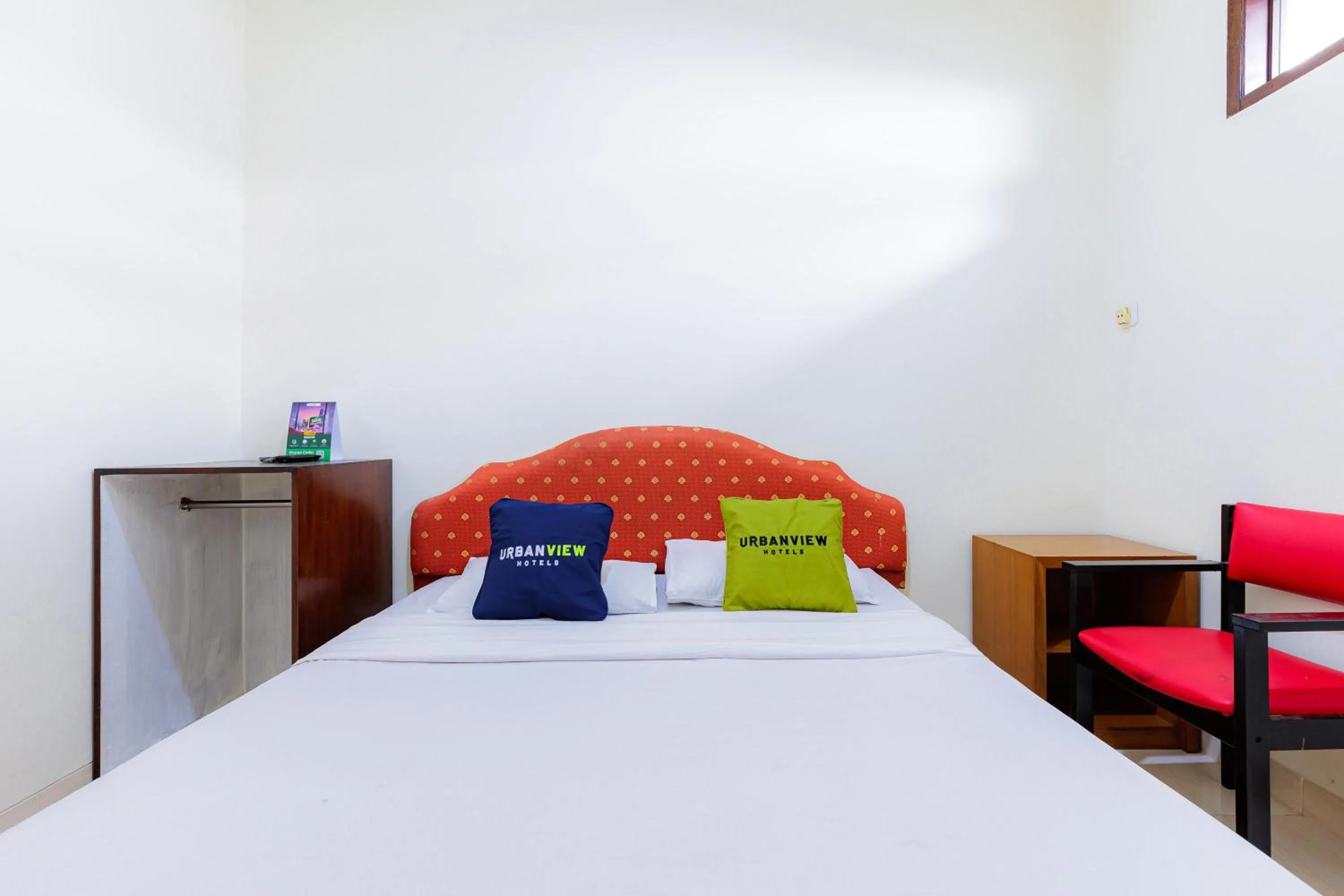 Bedroom, Bed in Urbanview Hotel Mitra near Grand Indonesia
