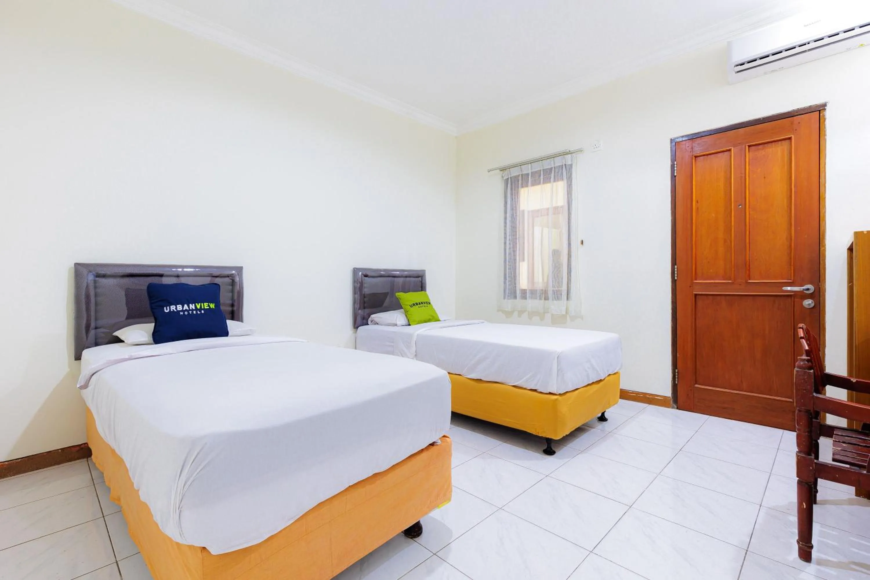 Bedroom, Bed in Urbanview Hotel Mitra near Grand Indonesia