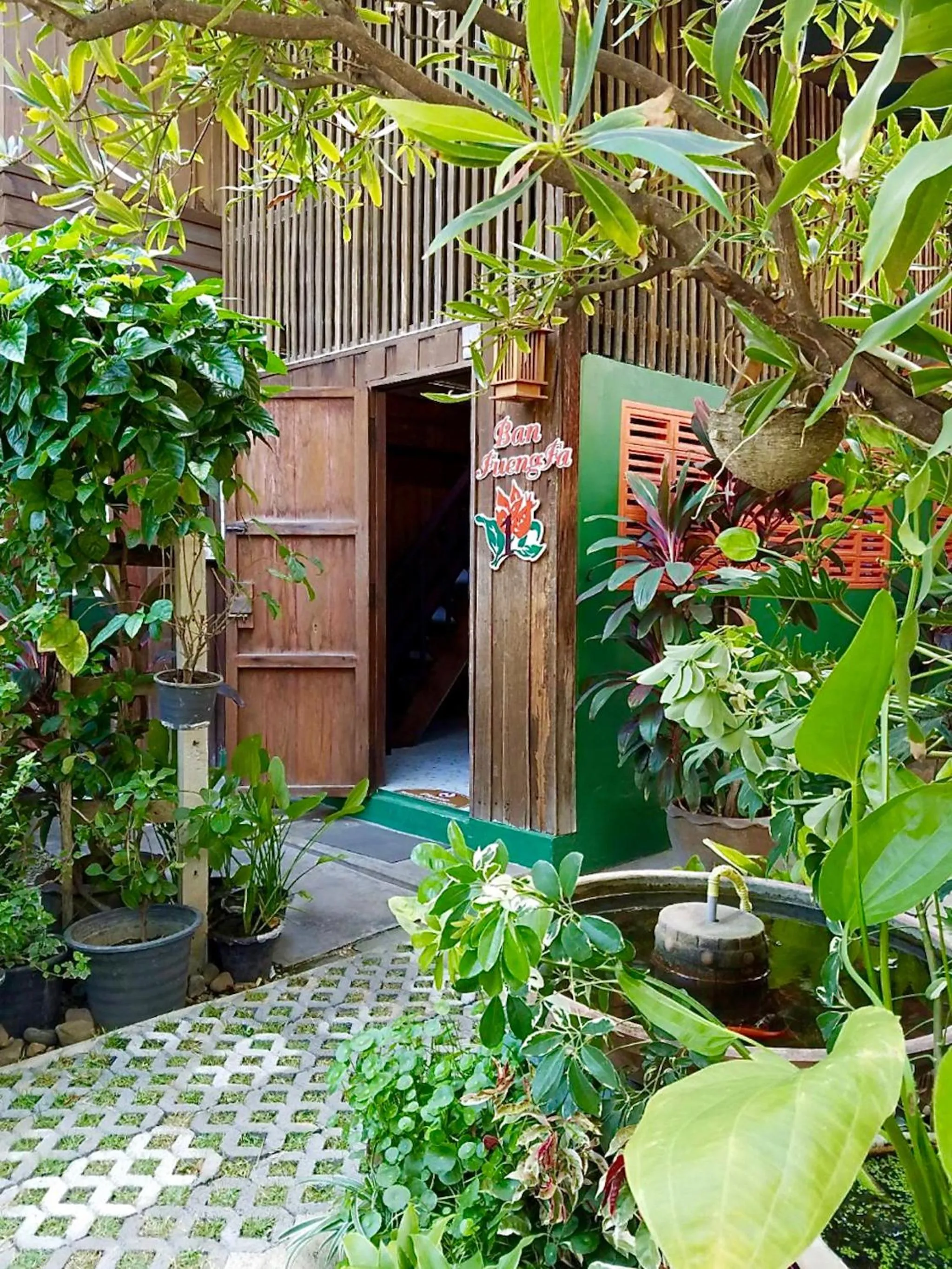 Garden in Siriwan Hostel