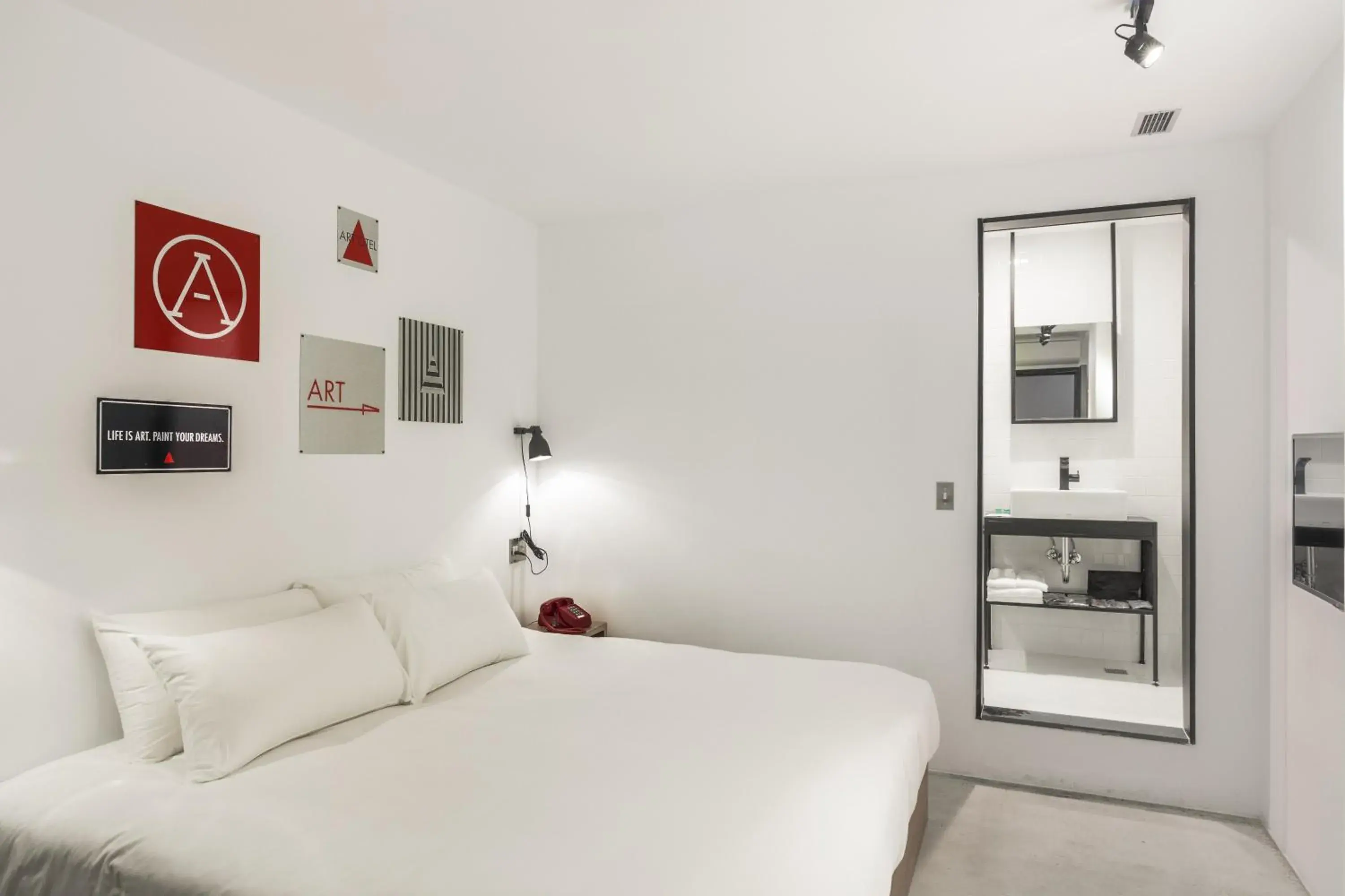 Photo of the whole room, Bed in ART'OTEL Ximending TAIPEI Photo of the whole room, Bed in ART'OTEL Ximending TAIPEI