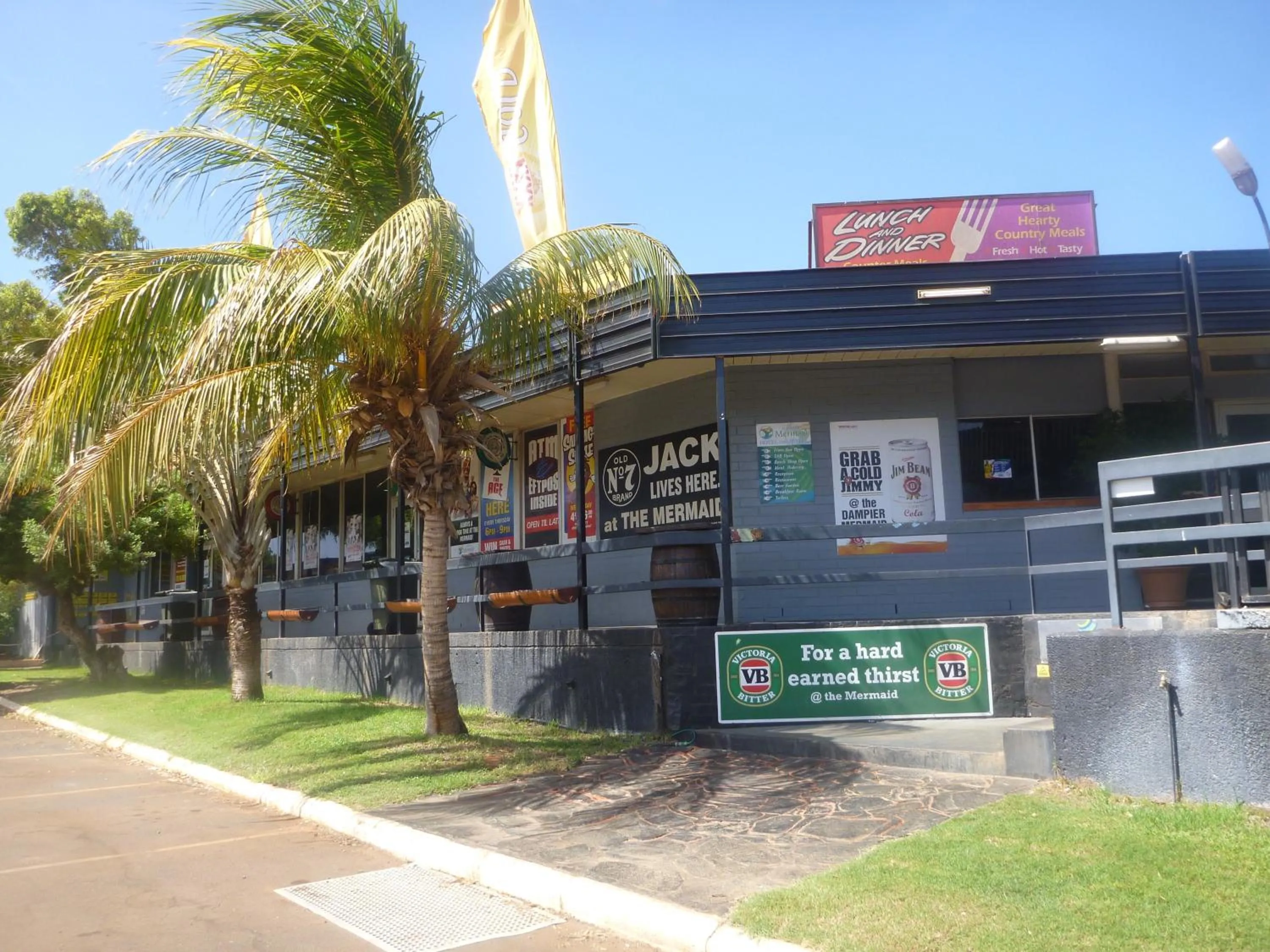Property building in Dampier Mermaid Hotel Karratha