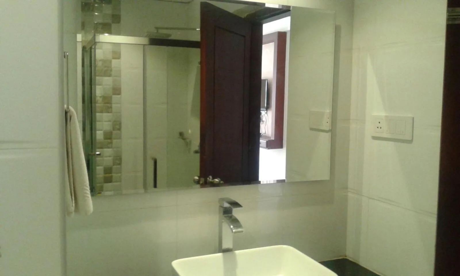 Bathroom in Gokulam Park Munnar