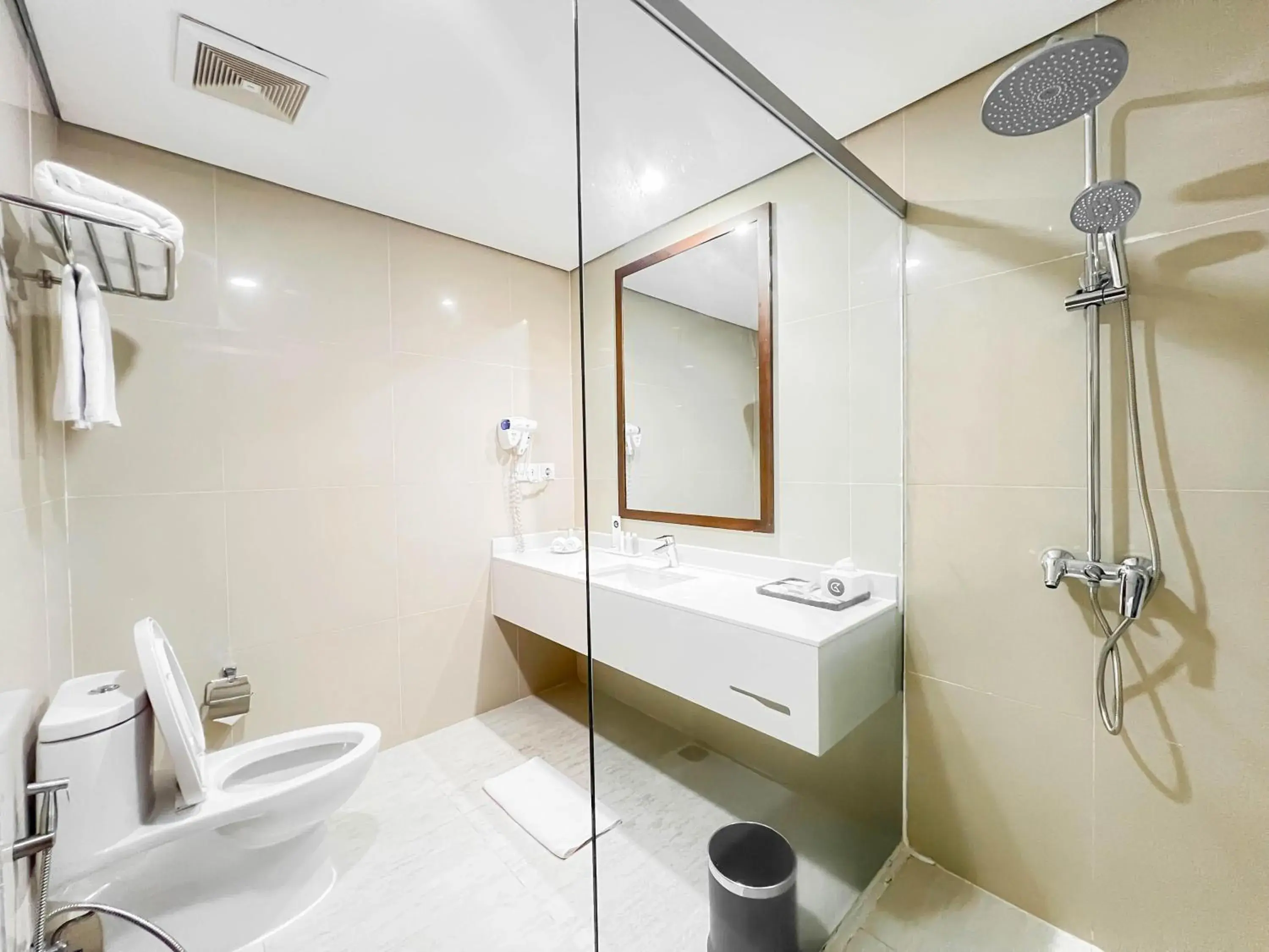 Deluxe Twin Room in Golden Tulip Pontianak Deluxe Twin Room in Golden Tulip Pontianak