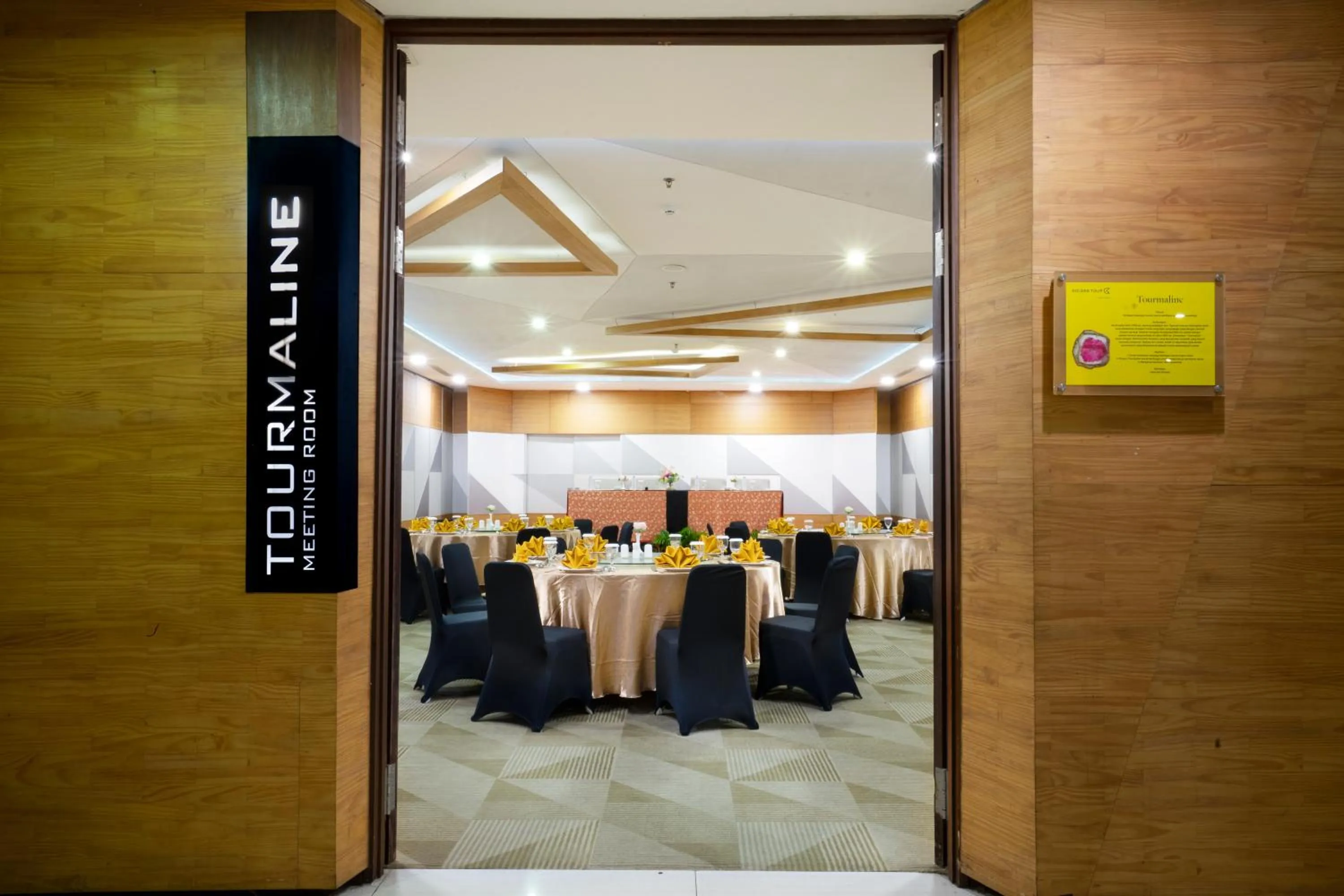 Meeting/conference room in Golden Tulip Pontianak
