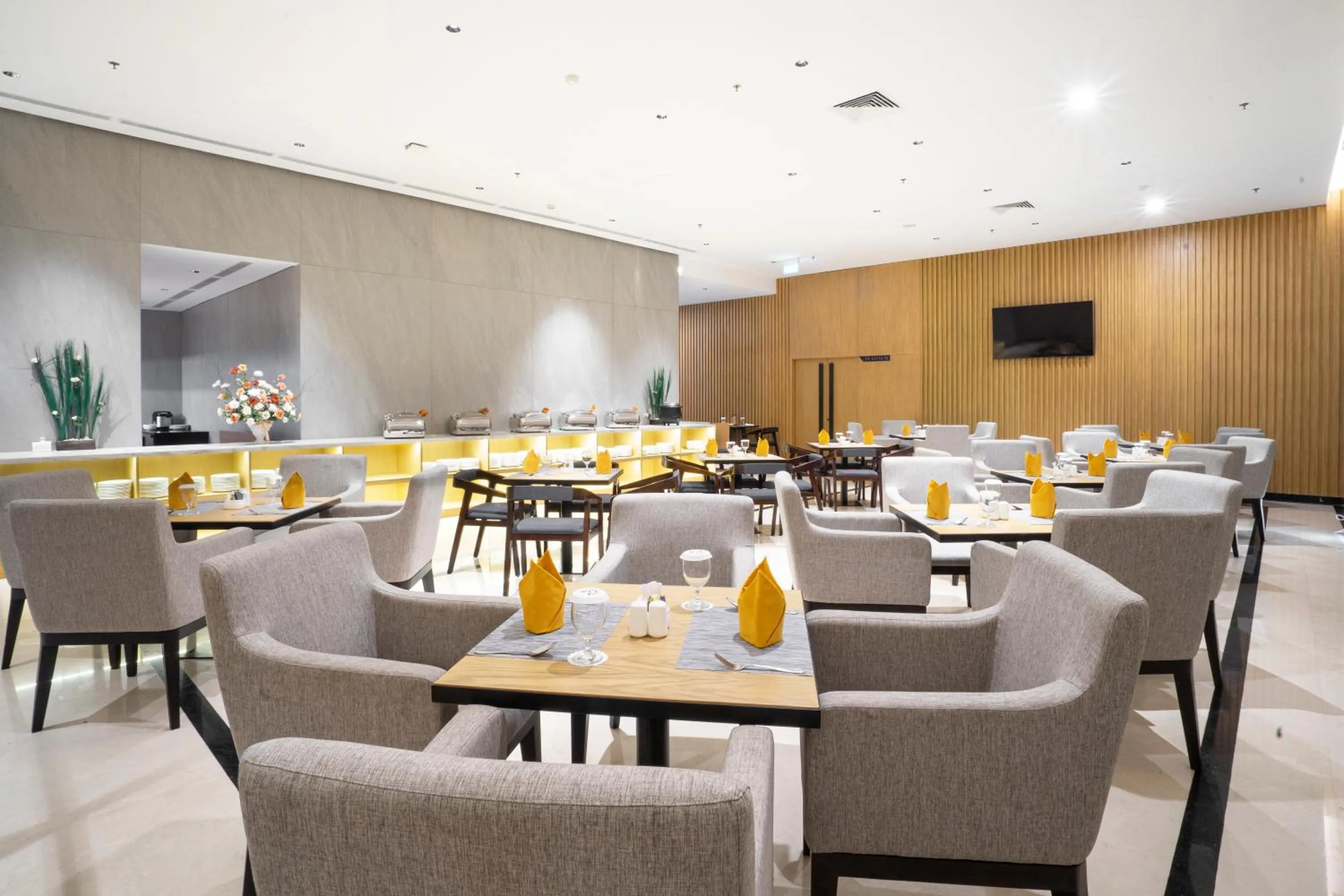 Restaurant/places to eat in Golden Tulip Pontianak