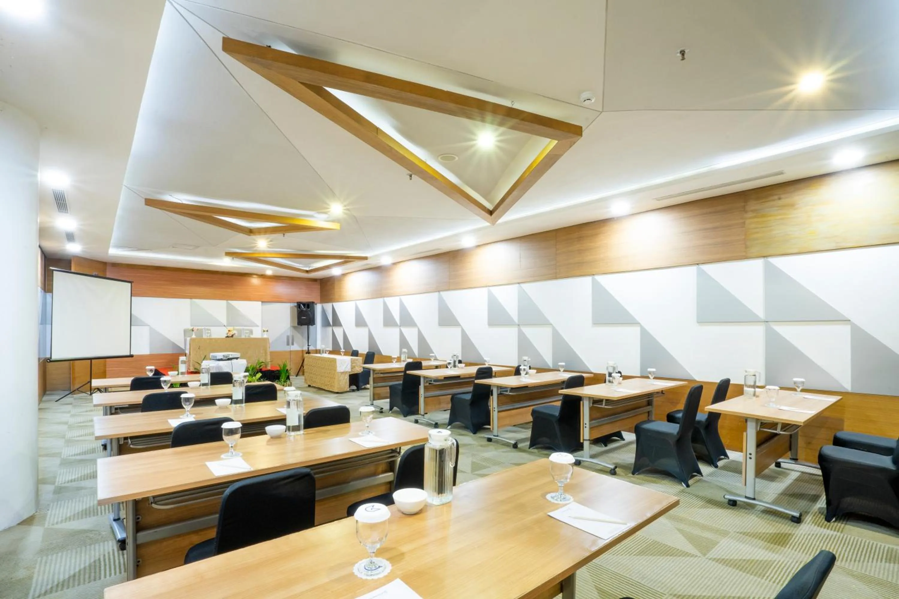 Meeting/conference room in Golden Tulip Pontianak