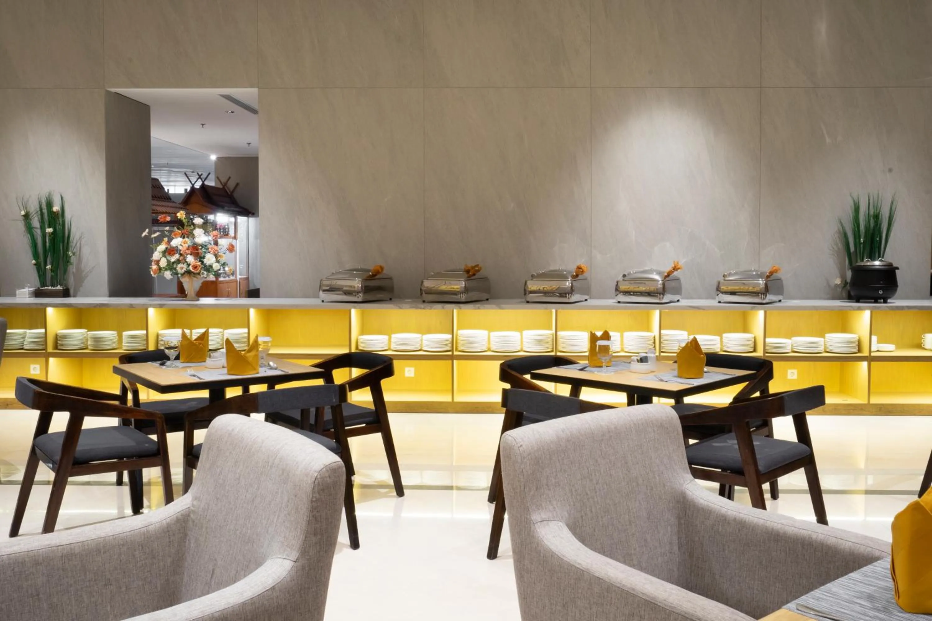 Restaurant/places to eat in Golden Tulip Pontianak