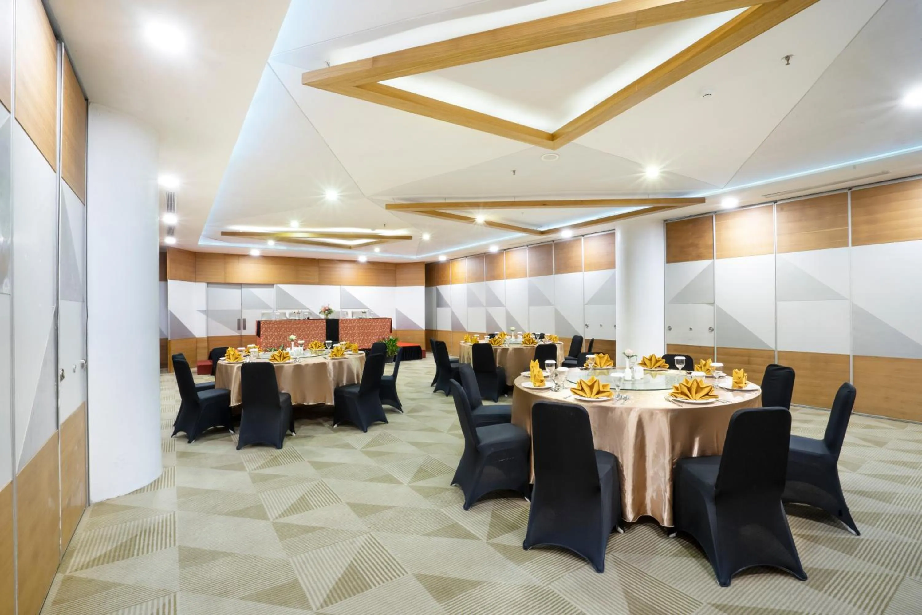 Meeting/conference room in Golden Tulip Pontianak