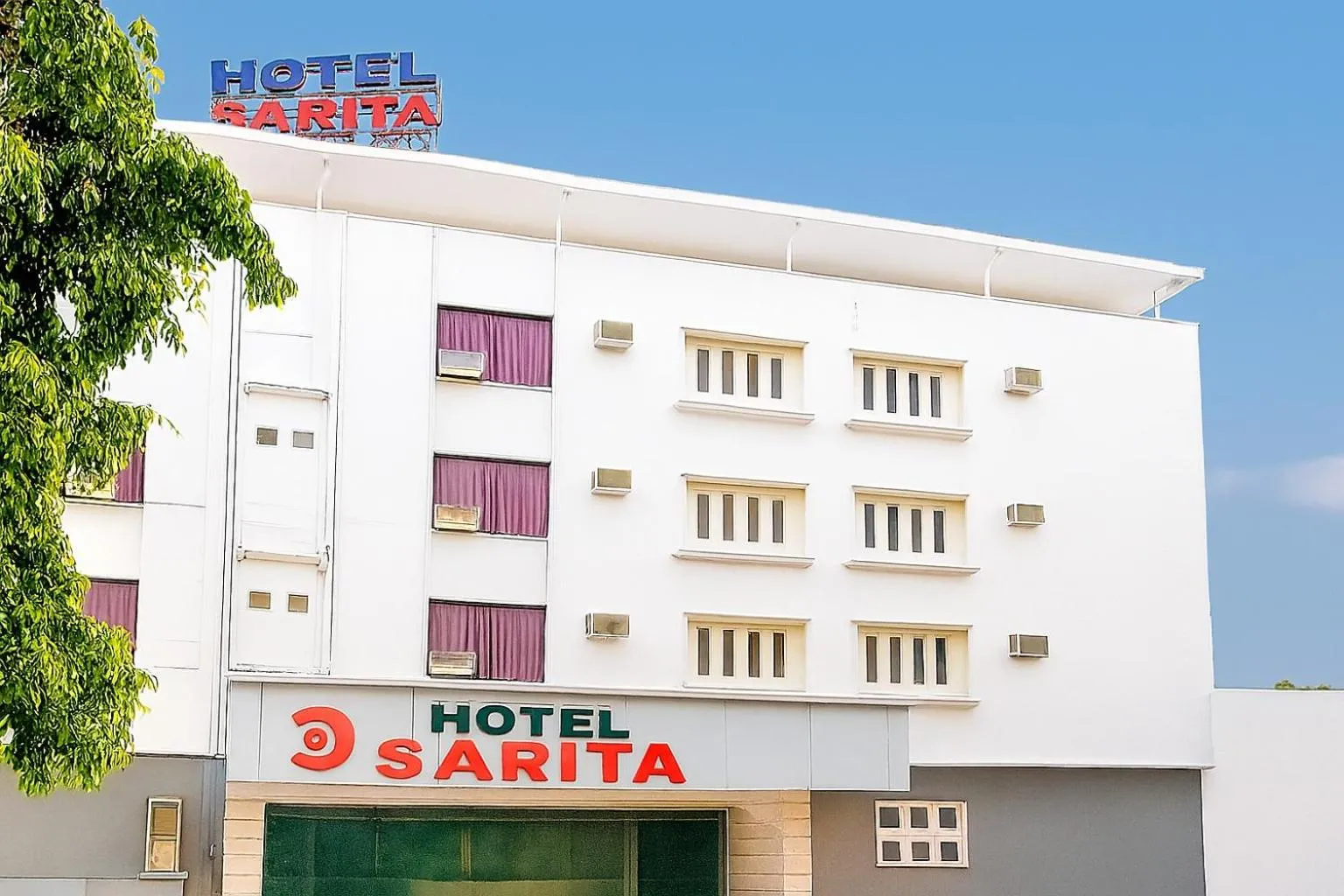 Hotel Sarita - Near Surat Railway Station
