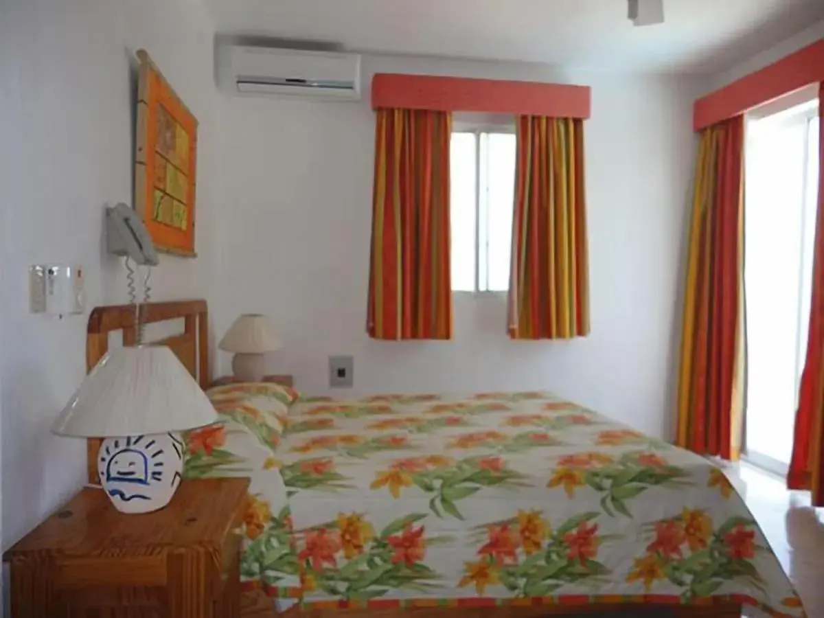 Suite with Pool View - single occupancy in Hotel Angel Gabriel Suite with Pool View - single occupancy in Hotel Angel Gabriel