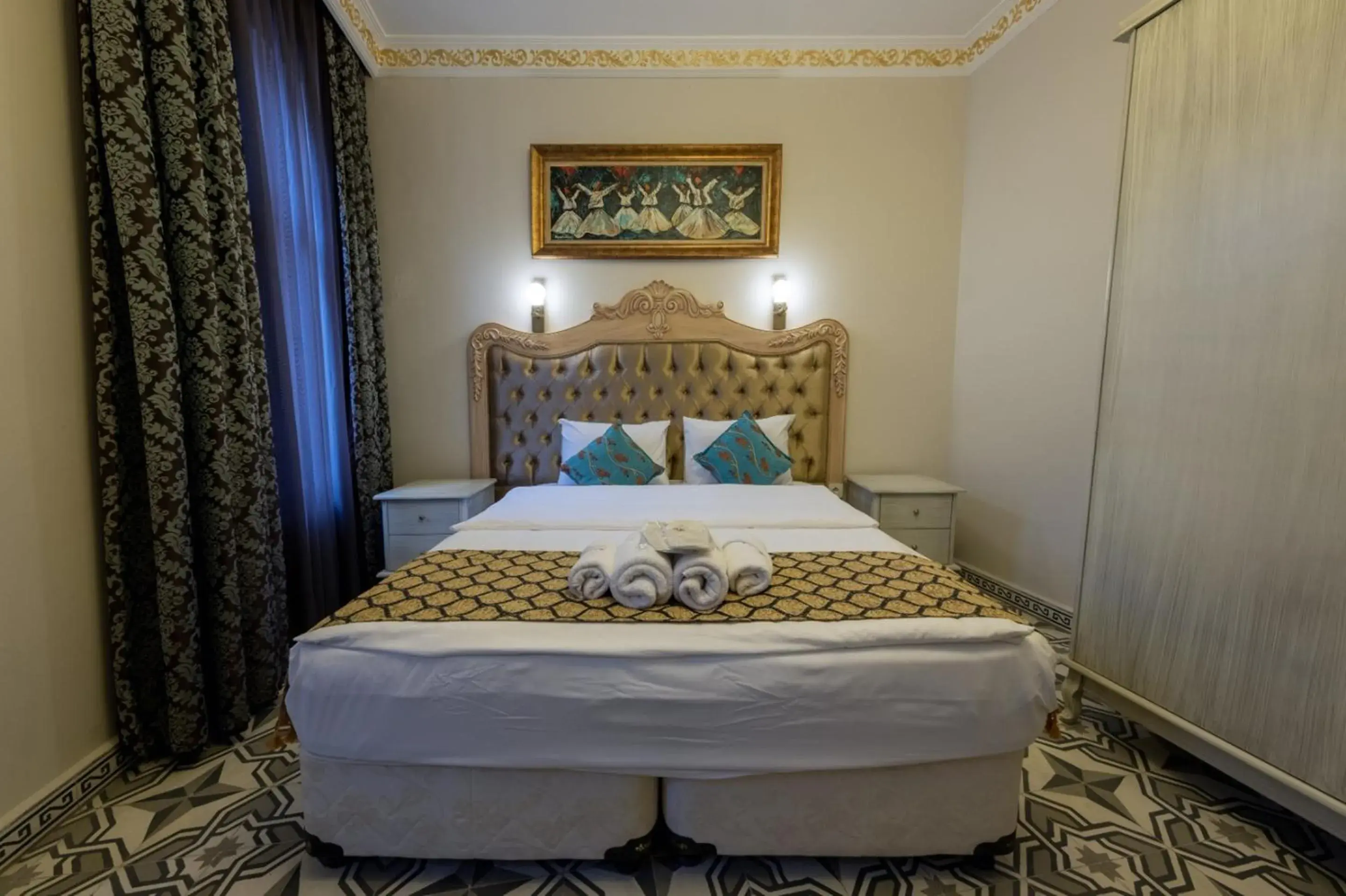 Bed in Felicity Palace Sirkeci Bed in Felicity Palace Sirkeci