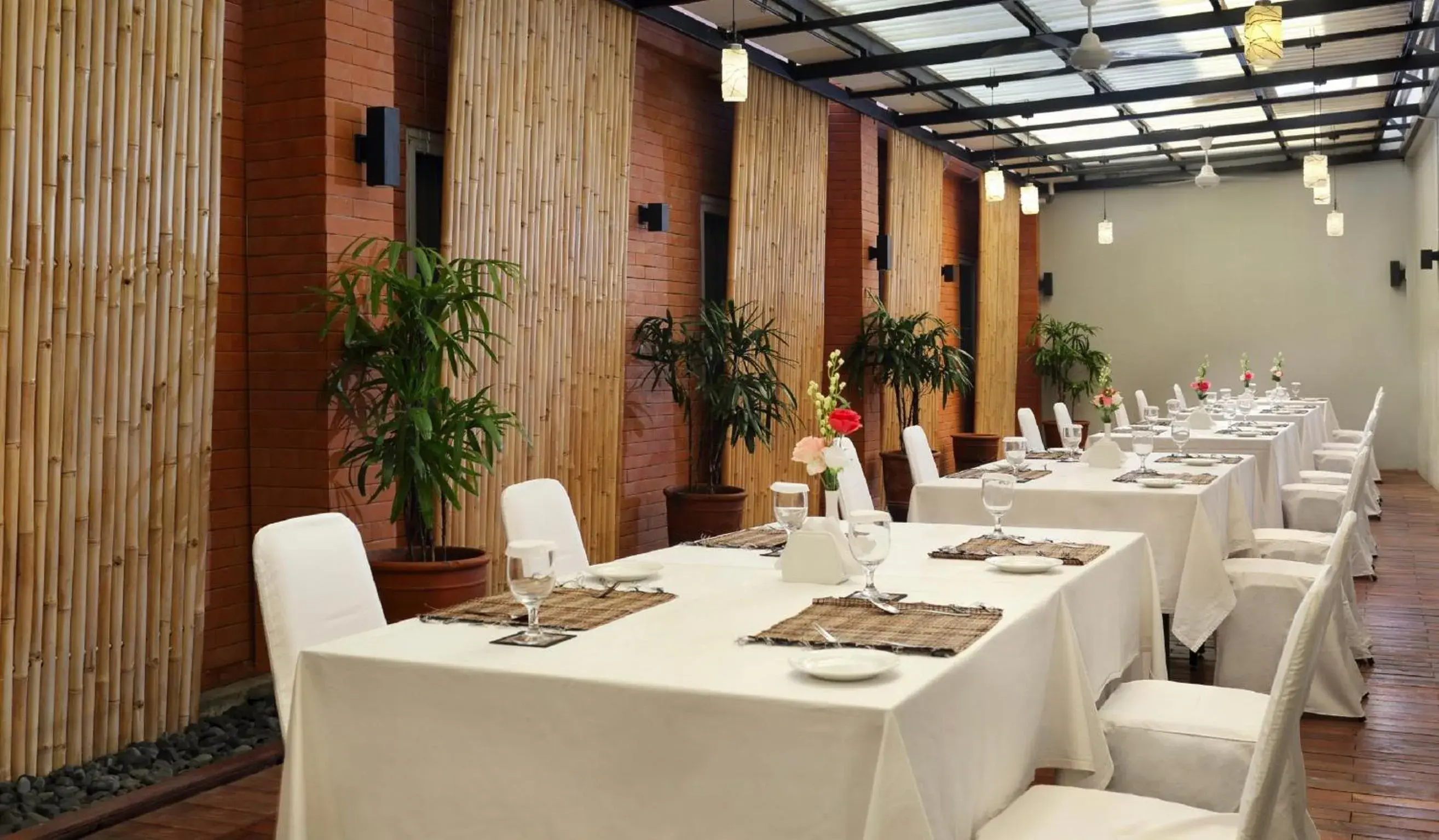 Restaurant/places to eat in Zizz Convention Hotel Restaurant/places to eat in Zizz Convention Hotel