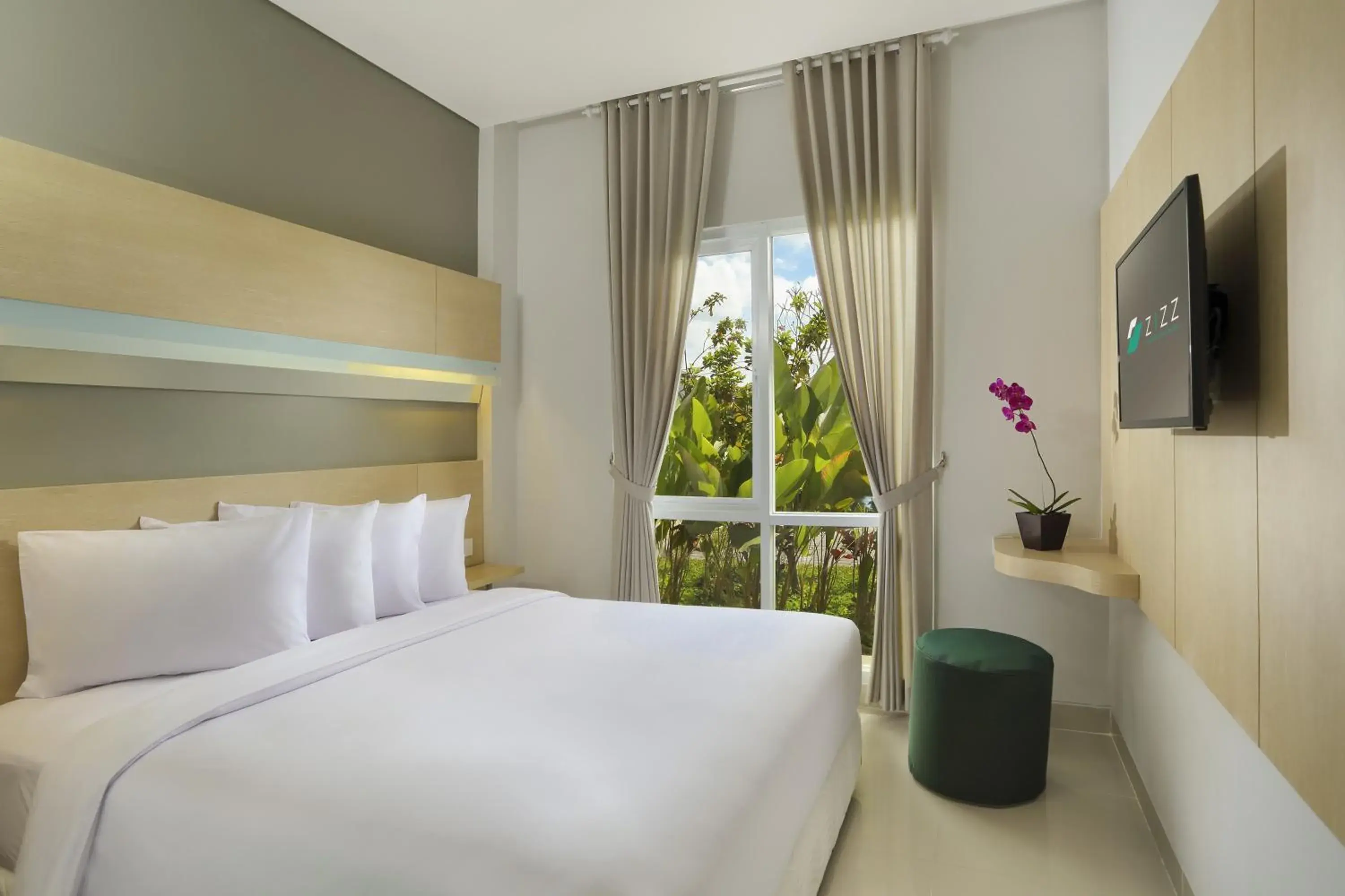 TV and multimedia, Bed in Zizz Convention Hotel TV and multimedia, Bed in Zizz Convention Hotel