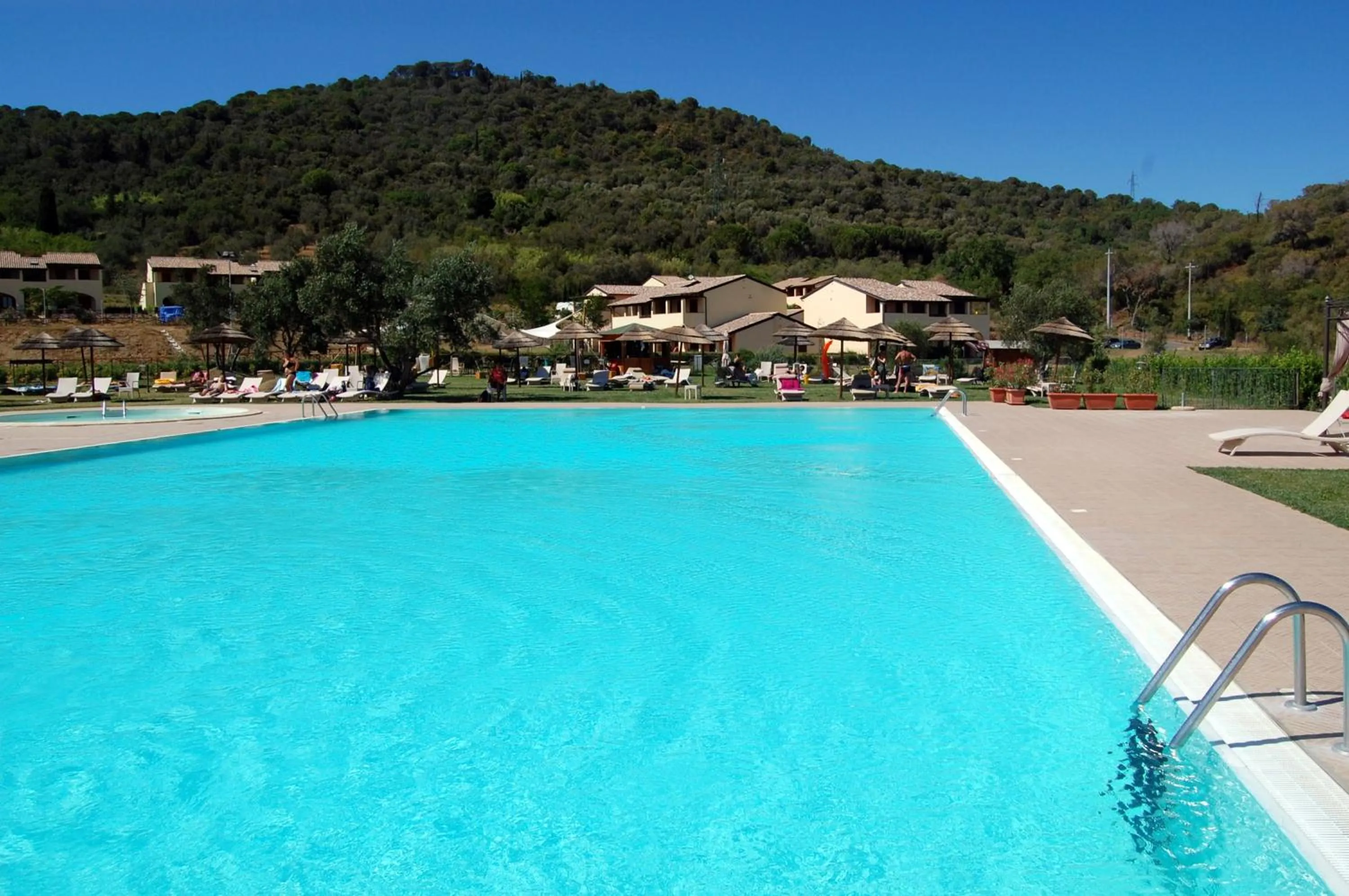 Pool view in Le Corti Di Montepitti