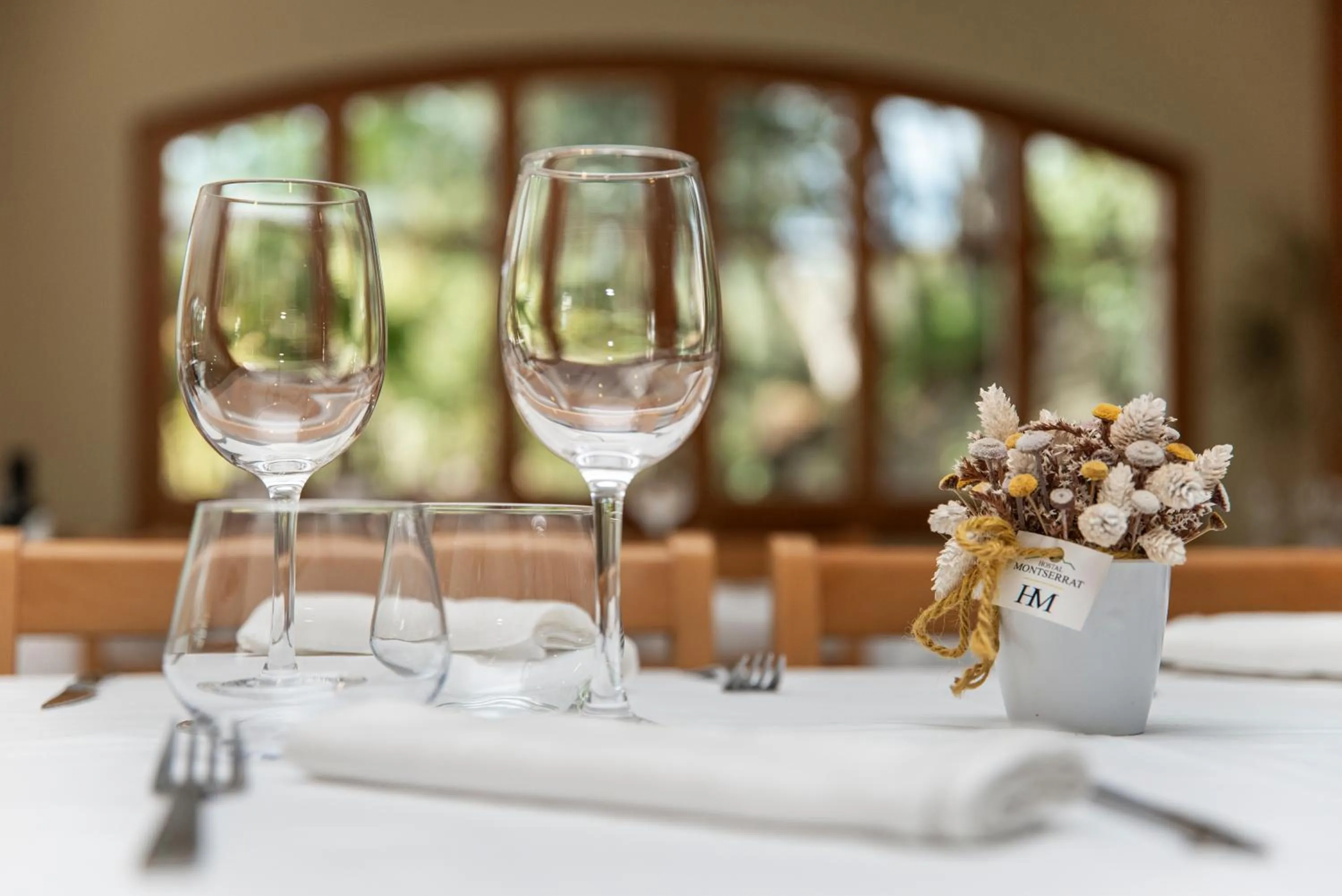 Restaurant/places to eat in Hostal Montserrat